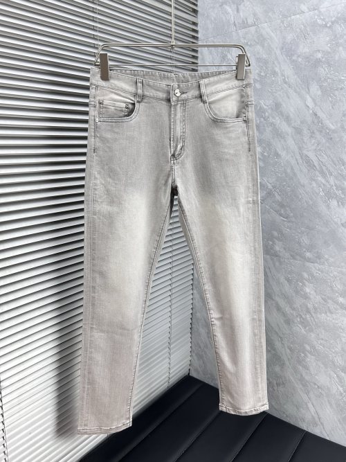 BOSS Men's Slim-Fit Denim Jeans - Premium Italian Fabric, Versatile Style 1 BOSS Men's Slim-Fit Denim Jeans - Premium Italian Fabric, Versatile Style