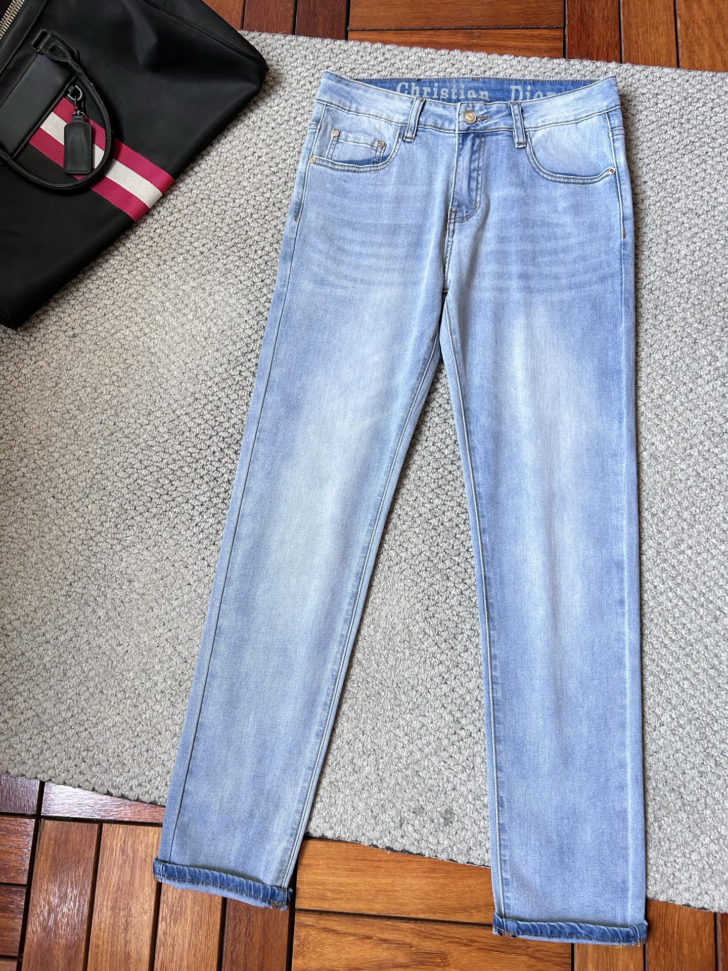 NO:474254,dr'’2025 new model is on the market in stock, original single hot jeans super customized model, original hardware, super heavy industry technology, excellent version, impeccable details!  The style is not picky, it is very high-end, and the good products are not waiting for everyone. If you like it, hurry up and start, size 29-38, jeans, alexander wang19860909dr‘’2025新款现货上市,原单爆款牛仔裤超级定制款,原版五金,超级重工工艺,版型超赞细节做工无可挑剔！款式不挑人,特别高档,好货不等人,看中赶紧下手,尺码29-38,,jeans,alexander wang,Men's clothing