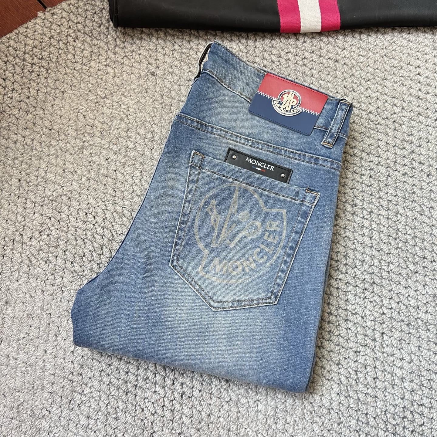 NO:474249,Meng''''''The new 2025 model is available in stock, with original single hot jeans super customized style, original hardware, super heavy industry technology, excellent version, impeccable details!  The style is not picky, it is very high-end, and the good products are not waiting for everyone. If you like it, hurry up and start, size 29-38, jeans, alexander wang19860909蒙‘’2025新款现货上市,原单爆款牛仔裤超级定制款,原版五金,超级重工工艺,版型超赞细节做工无可挑剔！款式不挑人,特别高档,好货不等人,看中赶紧下手,尺码29-38,,jeans,alexander wang,Men's clothing