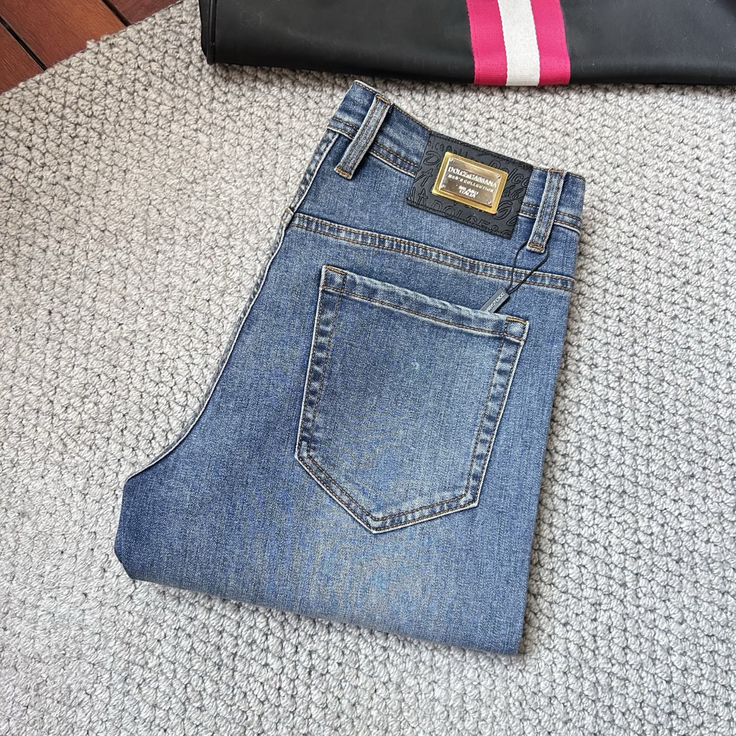 NO:474243,DG'''''''''''''''''''''''''''''''''''''''''''''''''''''''''''''''''''''''''''''''''''''''''''''''''''''''''''''''''''''''''''''''''''''''''''''''''''''''''''''''''''''''''''''''''''''''''''''''''''''''''''''''''''''''''''''''''''''''''''''''''''''''''''''  The style is not picky, it is very high-end, and the good products are not waiting for everyone. If you like it, hurry up and start, size 29-38, jeans, alexander wang19860909DG‘’2025新款现货上市,原单爆款牛仔裤超级定制款,原版五金,超级重工工艺,版型超赞细节做工无可挑剔！款式不挑人,特别高档,好货不等人,看中赶紧下手,尺码29-38,,jeans,alexander wang,Men's clothing