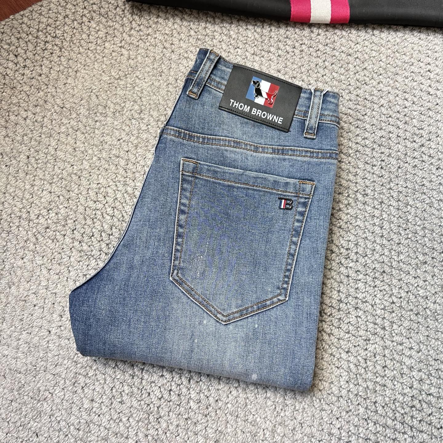 NO:474220,TB'’’2025 new model is available in stock, original single hot jeans super customized model, original hardware, super heavy industry technology, excellent version, impeccable details!  The style is not picky, it is very high-end, and the good products are not waiting for everyone. If you like it, hurry up and start, size 29-38, jeans, alexander wang19860909TB‘’2025新款现货上市,原单爆款牛仔裤超级定制款,原版五金,超级重工工艺,版型超赞细节做工无可挑剔！款式不挑人,特别高档,好货不等人,看中赶紧下手,尺码29-38,,jeans,alexander wang,Men's clothing