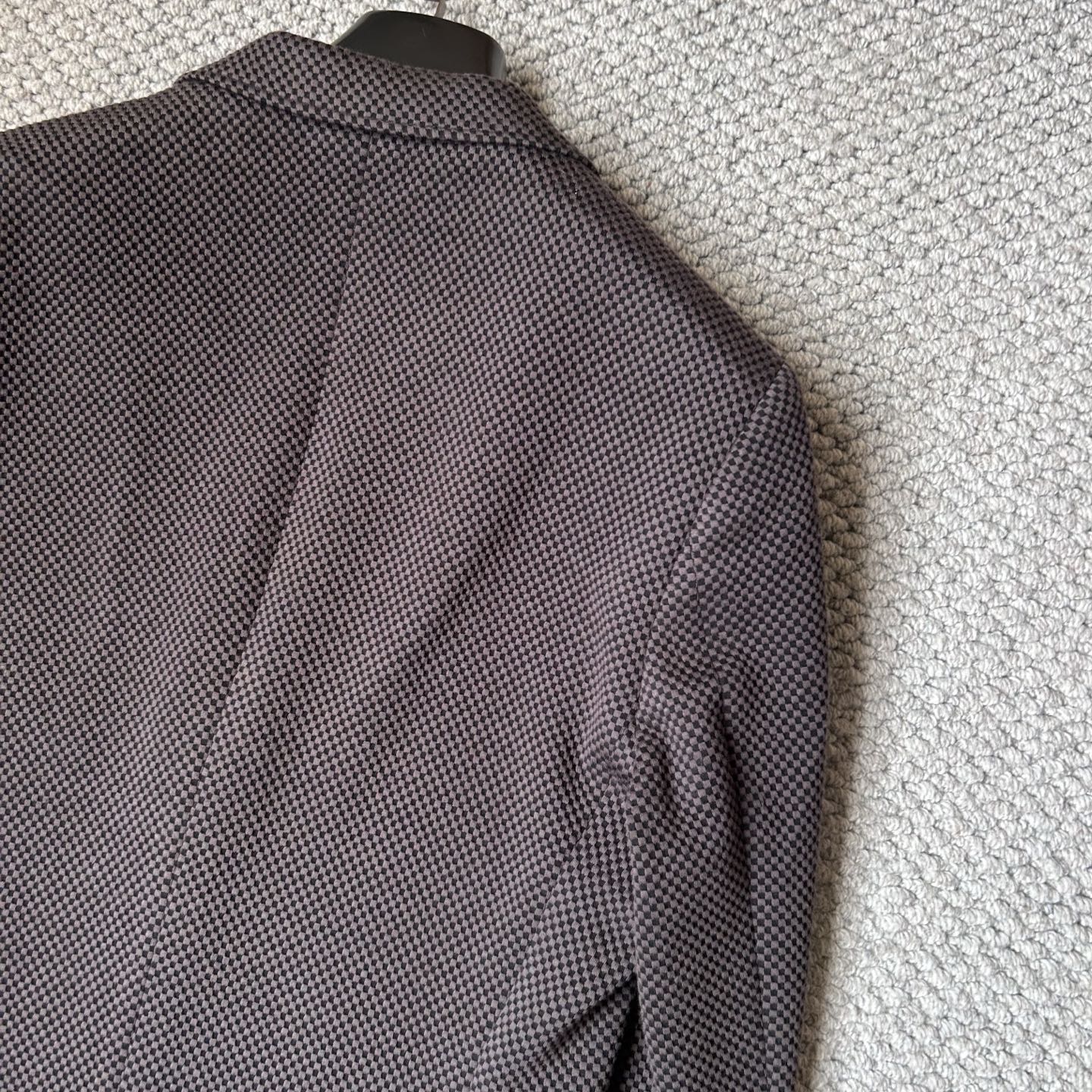 路易威登✨、2025新品西装外套，🚀时尚帅气，简约百搭款，定制原版面料，不仅挺括，保持潮流的廓形，又穿着