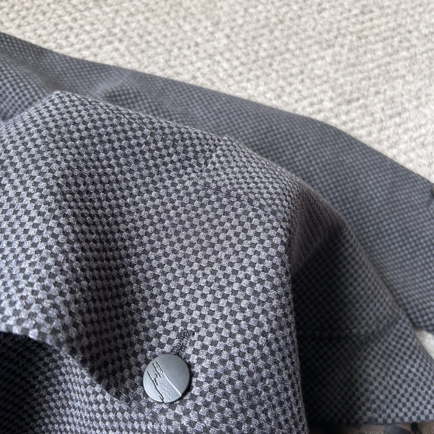 路易威✨、2025新品西装外套，🚀时尚帅气，简约百搭款，定制原版面料，不仅挺括，保持潮流的廓形，又穿着舒