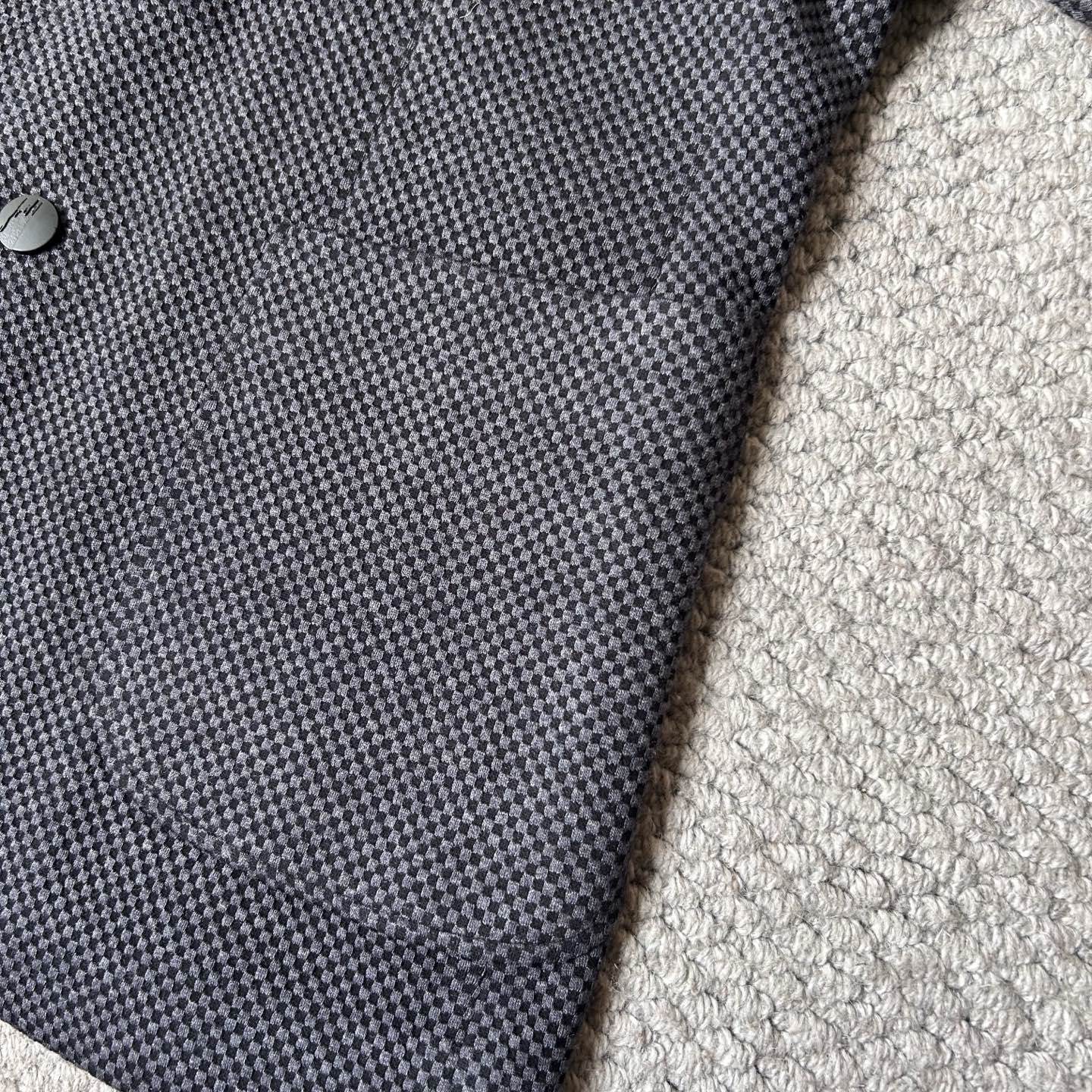 路易威✨、2025新品西装外套，🚀时尚帅气，简约百搭款，定制原版面料，不仅挺括，保持潮流的廓形，又穿着舒