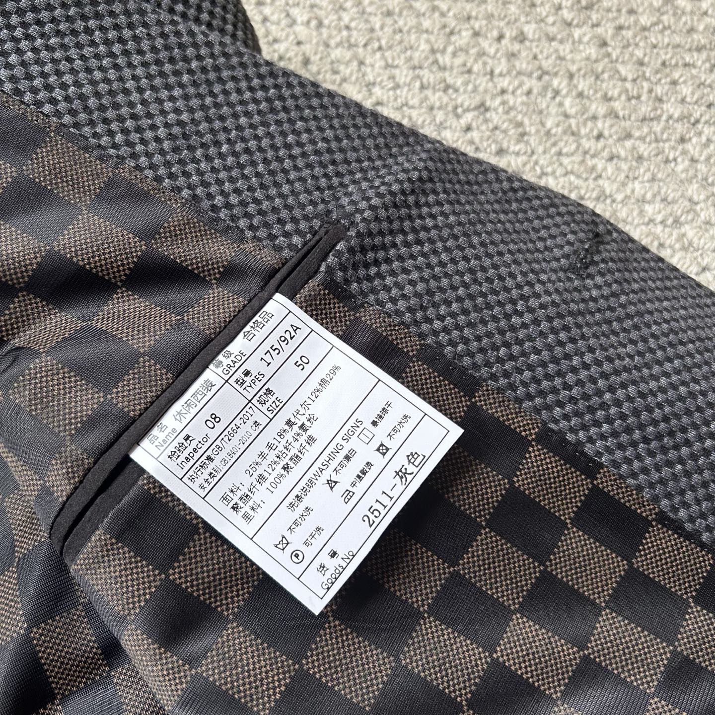 路易威✨、2025新品西装外套，🚀时尚帅气，简约百搭款，定制原版面料，不仅挺括，保持潮流的廓形，又穿着舒