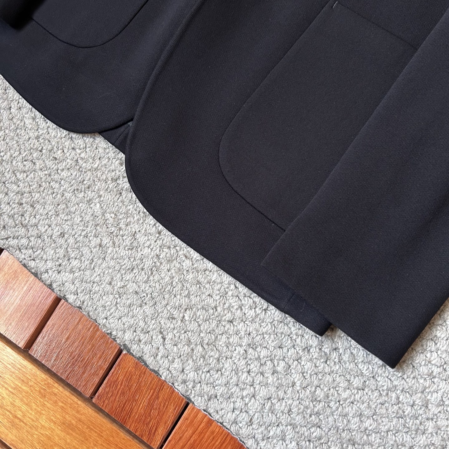 华伦天奴✨、2025新品西装外套，🚀时尚帅气，简约百搭款，定制原版面料，不仅挺括，保持潮流的廓形，又穿着