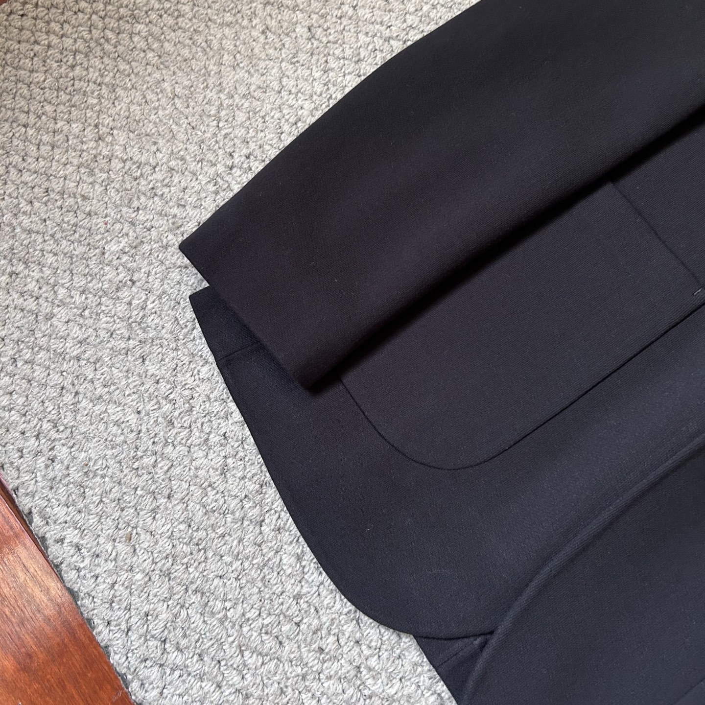 华伦天奴✨、2025新品西装外套，🚀时尚帅气，简约百搭款，定制原版面料，不仅挺括，保持潮流的廓形，又穿着