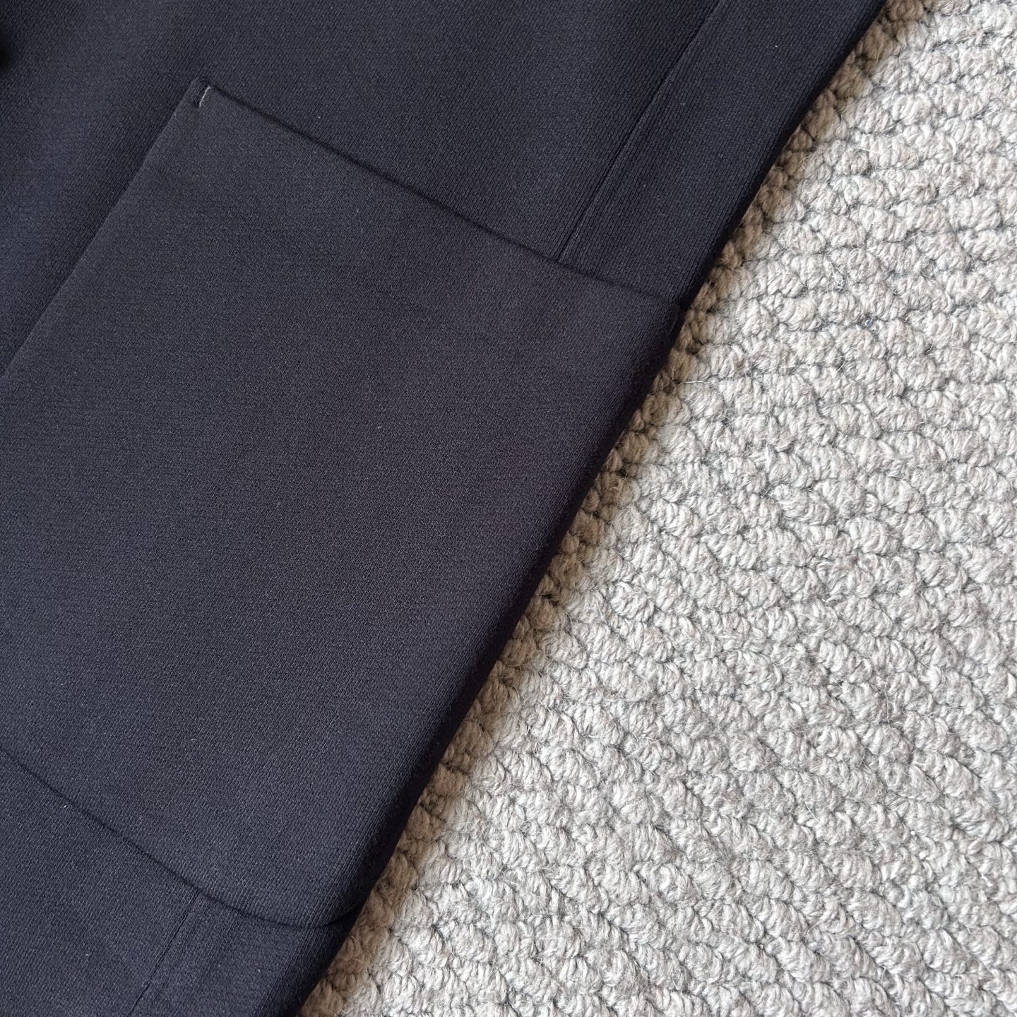 华伦天奴✨、2025新品西装外套，🚀时尚帅气，简约百搭款，定制原版面料，不仅挺括，保持潮流的廓形，又穿着