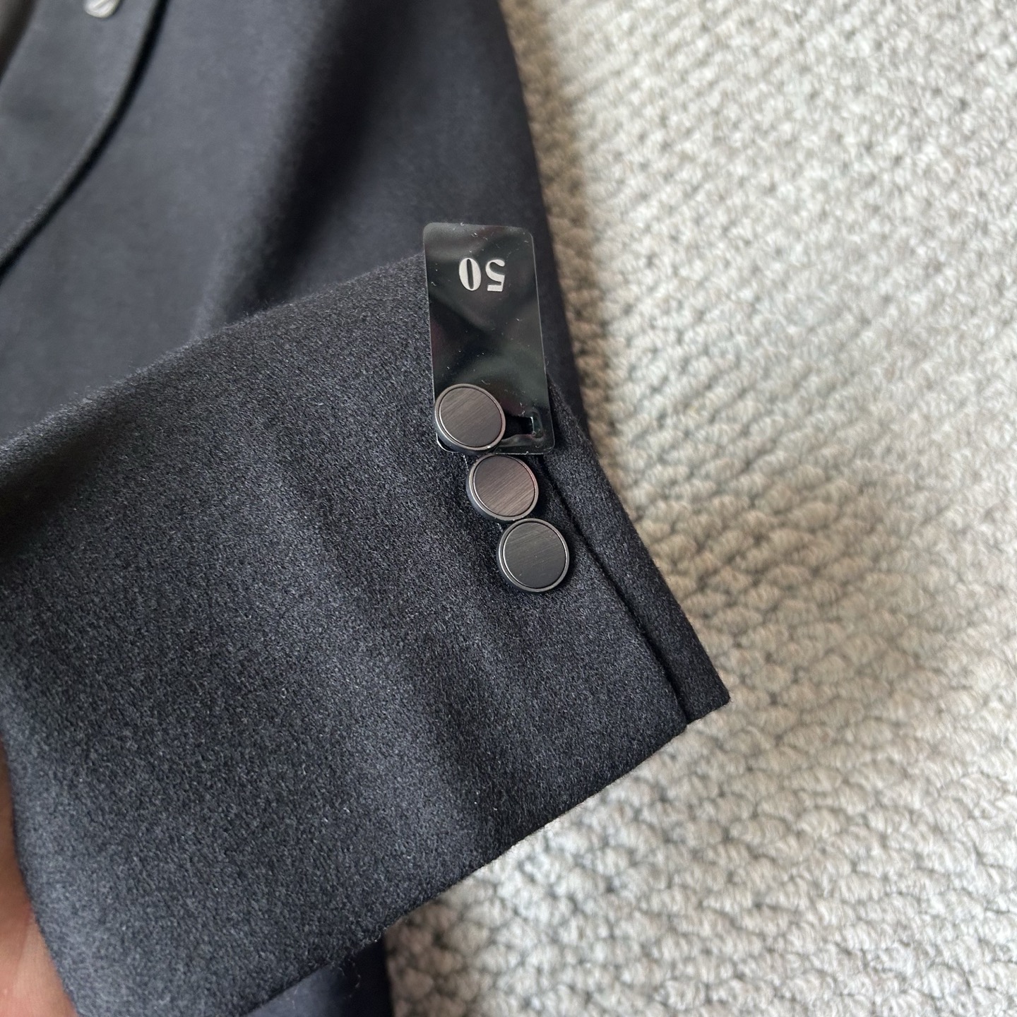 杰尼亚✨、2025新品西装外套，🚀时尚帅气，简约百搭款，定制原版面料，不仅挺括，保持潮流的廓形，又穿着舒