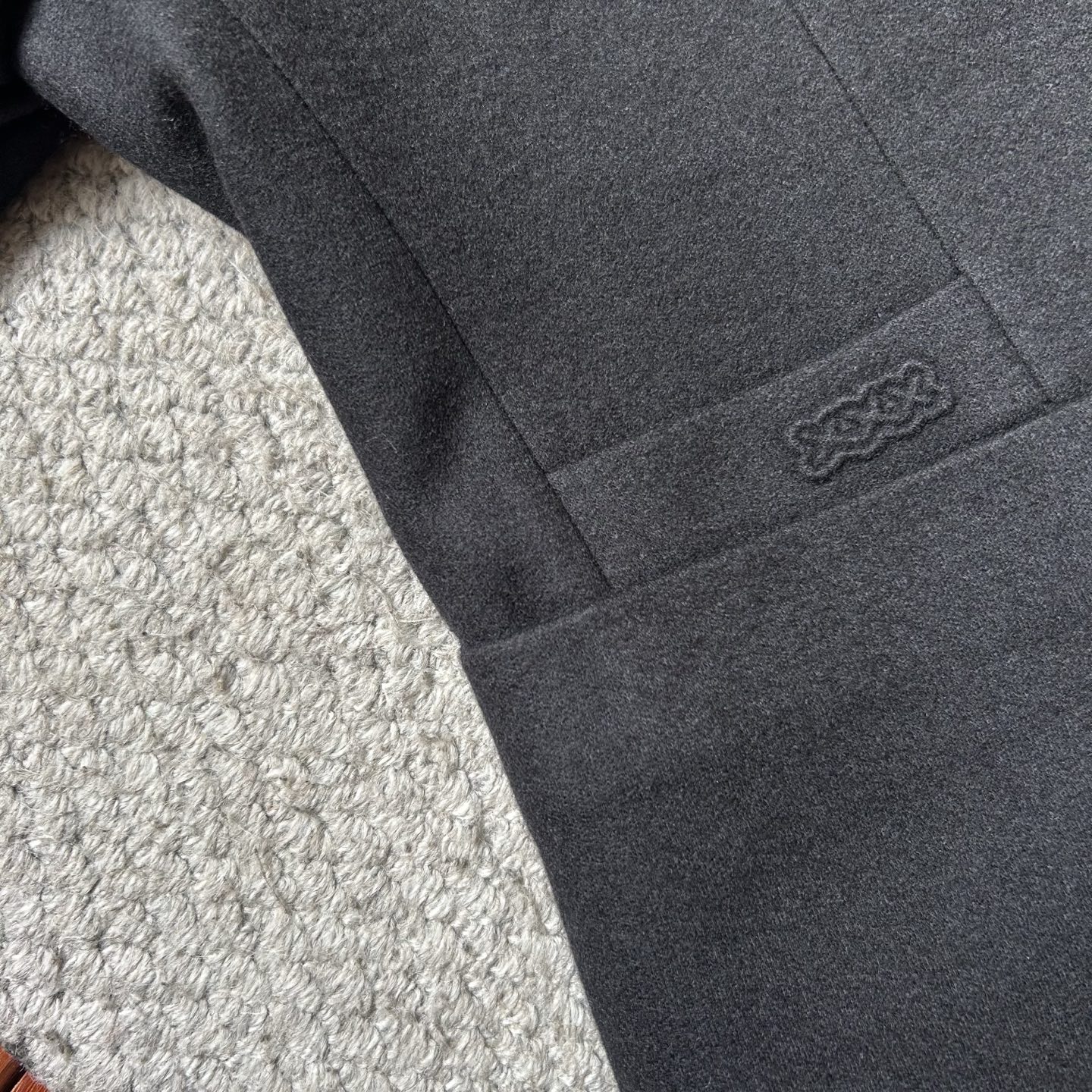 杰尼亚✨、2025新品西装外套，🚀时尚帅气，简约百搭款，定制原版面料，不仅挺括，保持潮流的廓形，又穿着舒