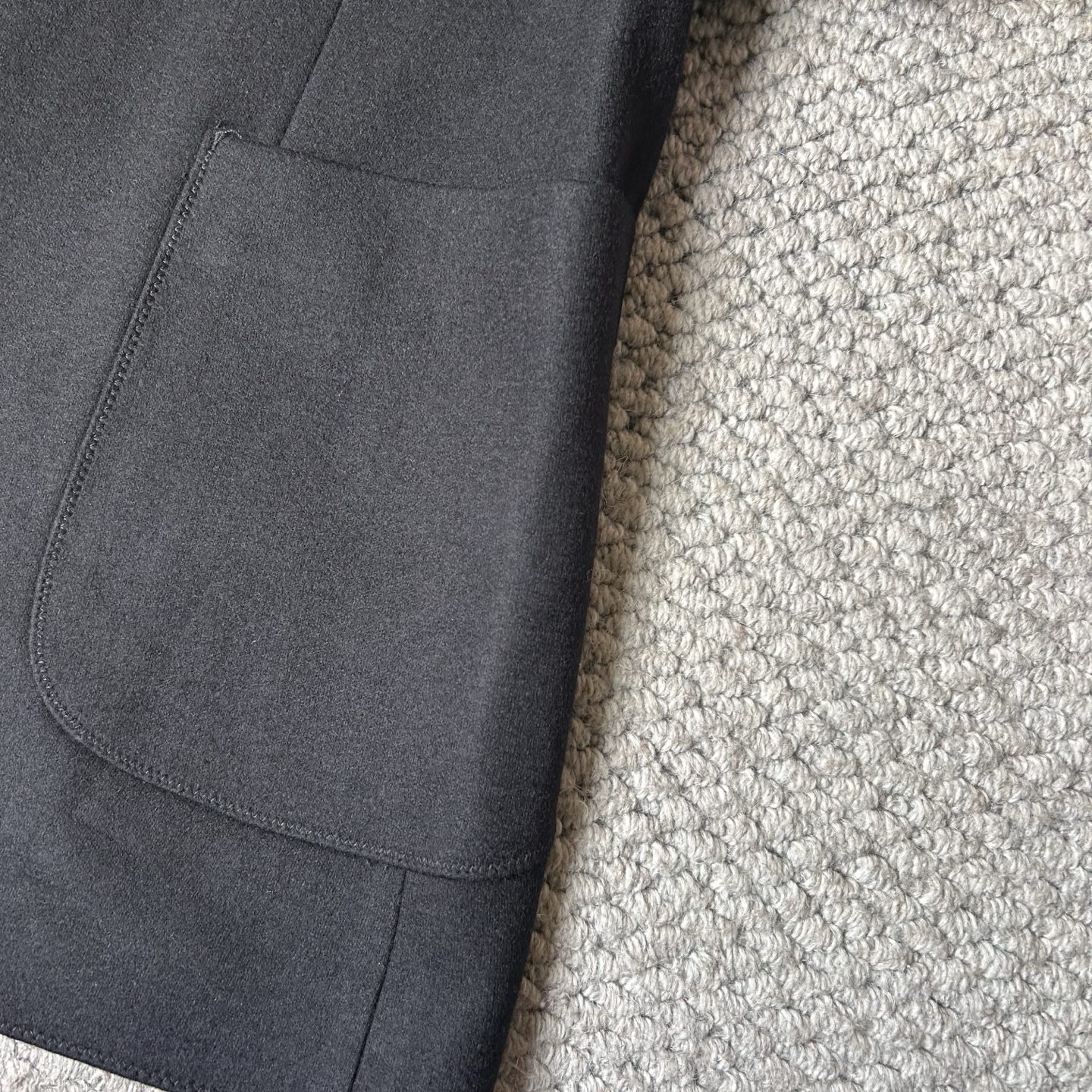 杰尼亚✨、2025新品西装外套，🚀时尚帅气，简约百搭款，定制原版面料，不仅挺括，保持潮流的廓形，又穿着舒