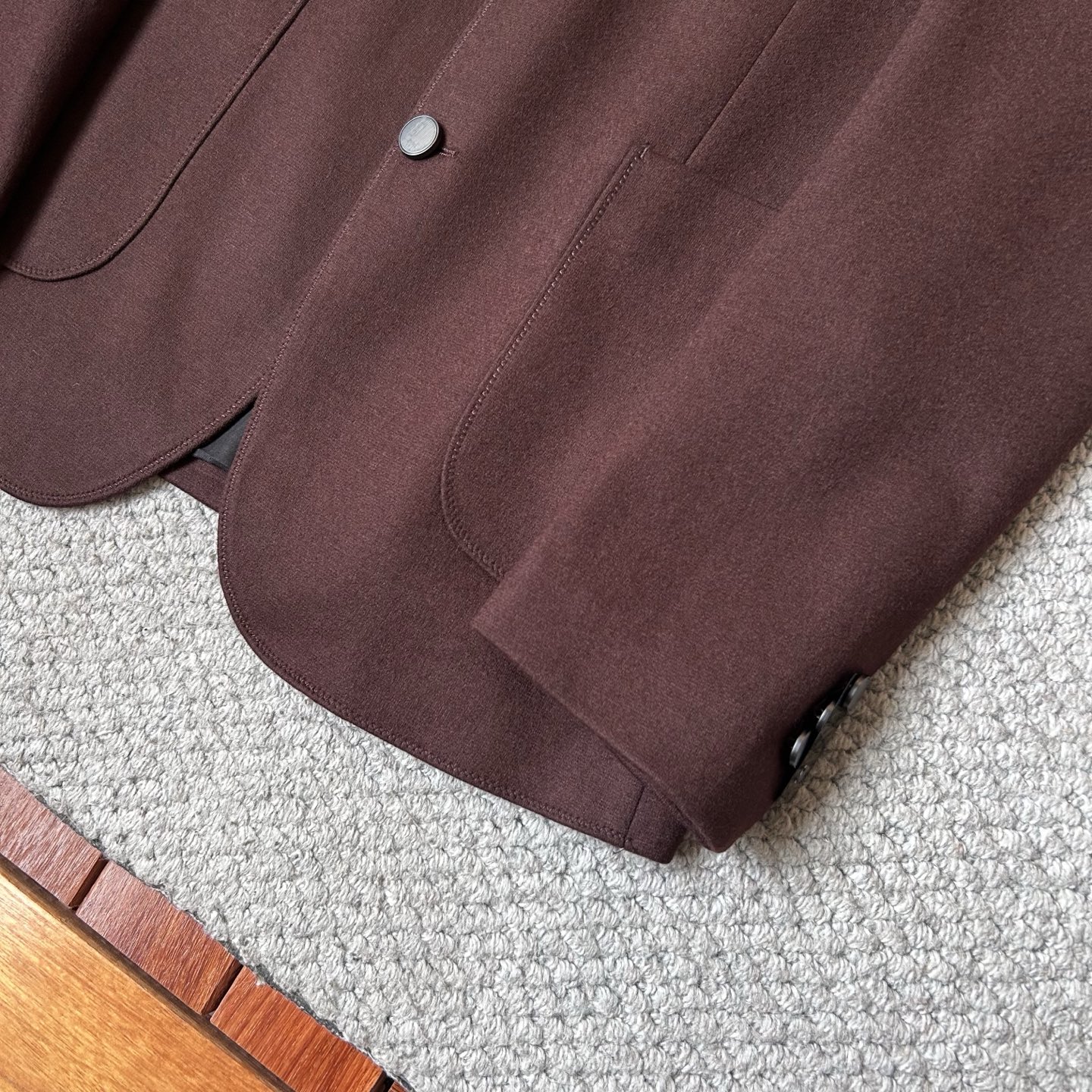 杰尼亚✨、2025新品西装外套，🚀时尚帅气，简约百搭款，定制原版面料，不仅挺括，保持潮流的廓形，又穿着舒