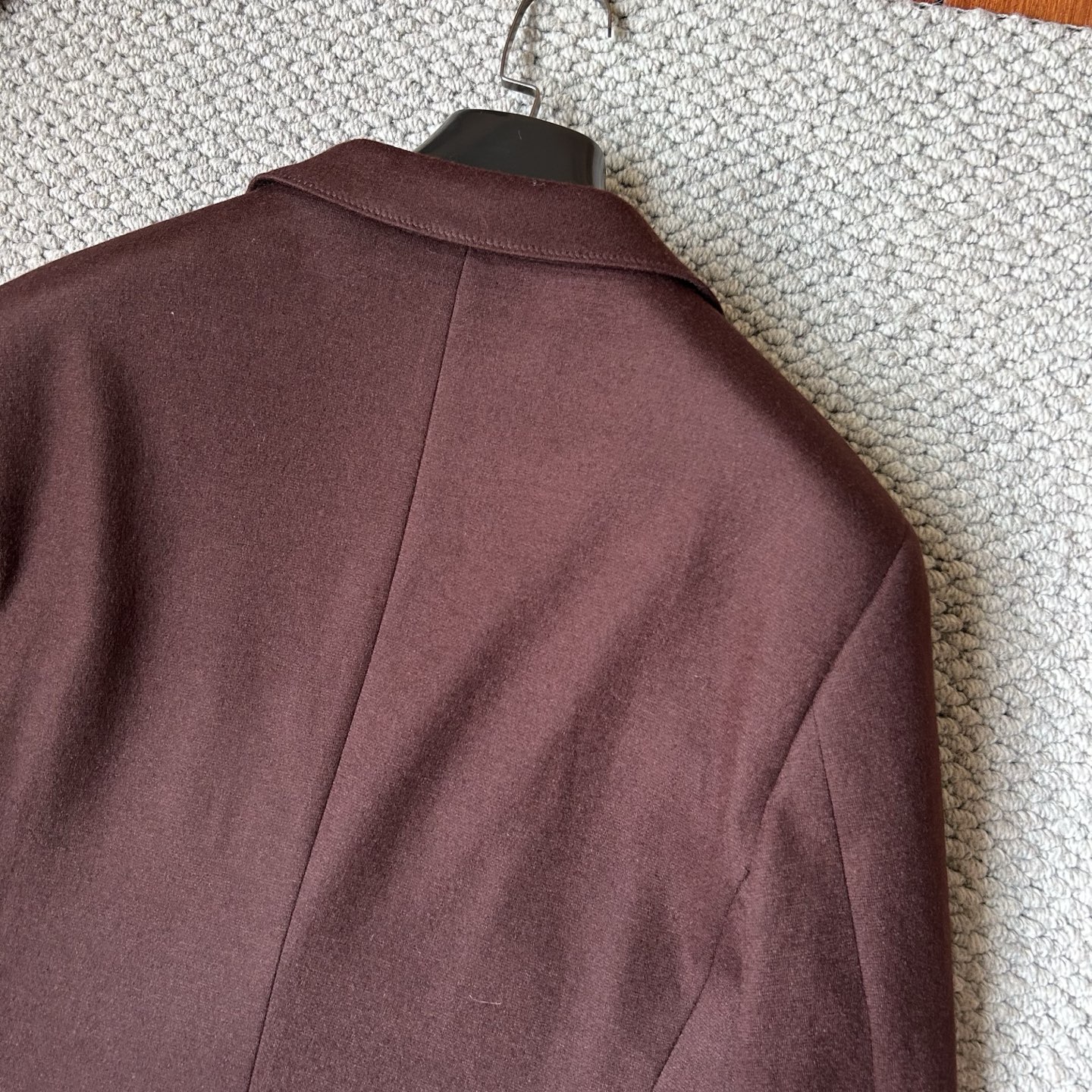 杰尼亚✨、2025新品西装外套，🚀时尚帅气，简约百搭款，定制原版面料，不仅挺括，保持潮流的廓形，又穿着舒