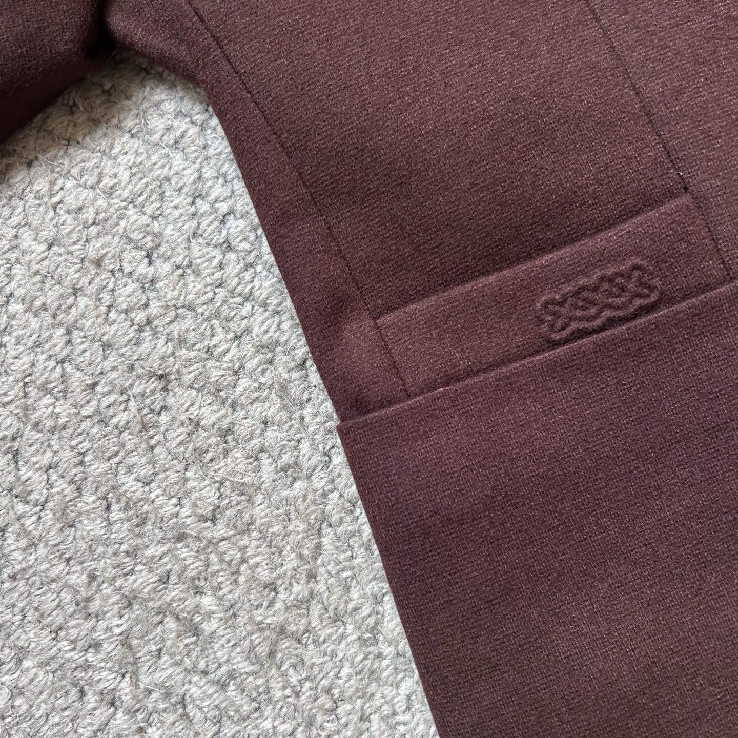 杰尼亚✨、2025新品西装外套，🚀时尚帅气，简约百搭款，定制原版面料，不仅挺括，保持潮流的廓形，又穿着舒