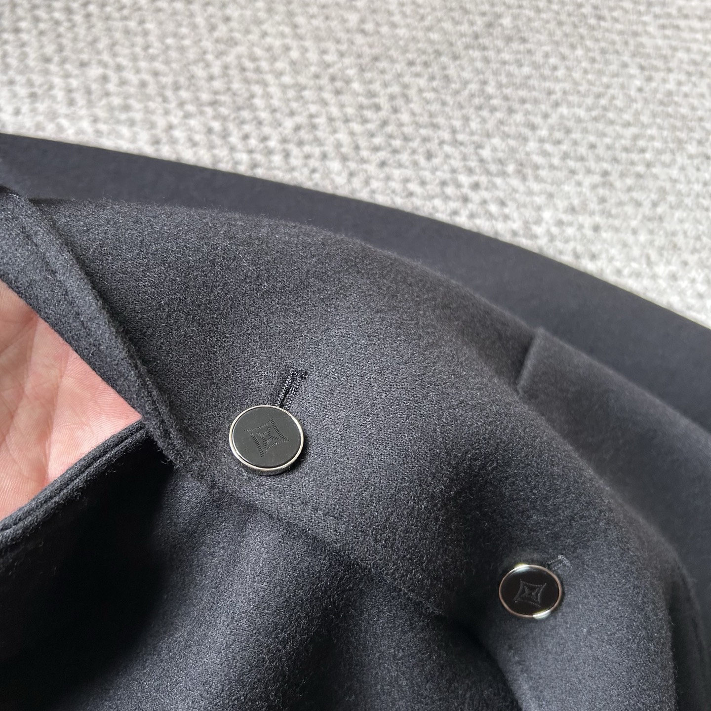 路易威登✨、2025新品西装外套，🚀时尚帅气，简约百搭款，定制原版面料，不仅挺括，保持潮流的廓形，又穿着