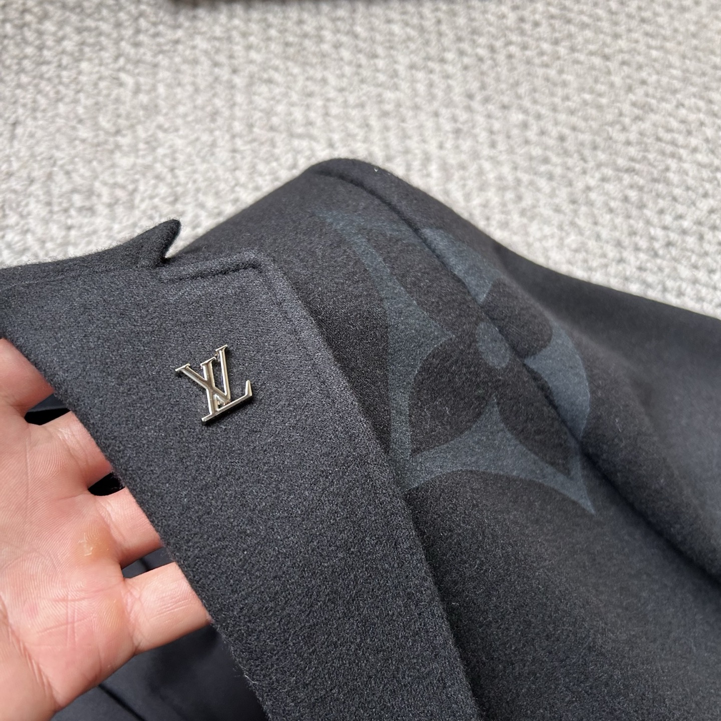 路易威登✨、2025新品西装外套，🚀时尚帅气，简约百搭款，定制原版面料，不仅挺括，保持潮流的廓形，又穿着