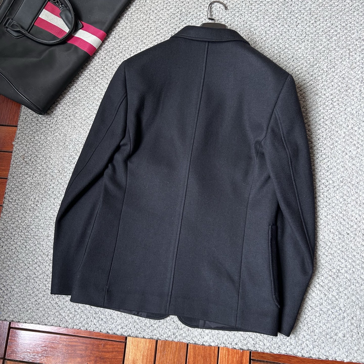 路易威登✨、2025新品西装外套，🚀时尚帅气，简约百搭款，定制原版面料，不仅挺括，保持潮流的廓形，又穿着