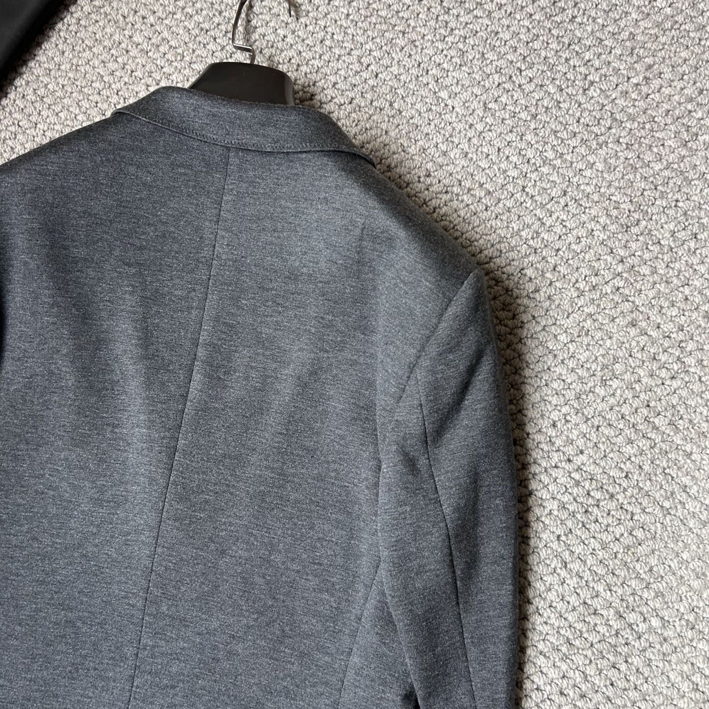 杰尼亚✨、2025新品西装外套，🚀时尚帅气，简约百搭款，定制原版面料，不仅挺括，保持潮流的廓形，又穿着舒