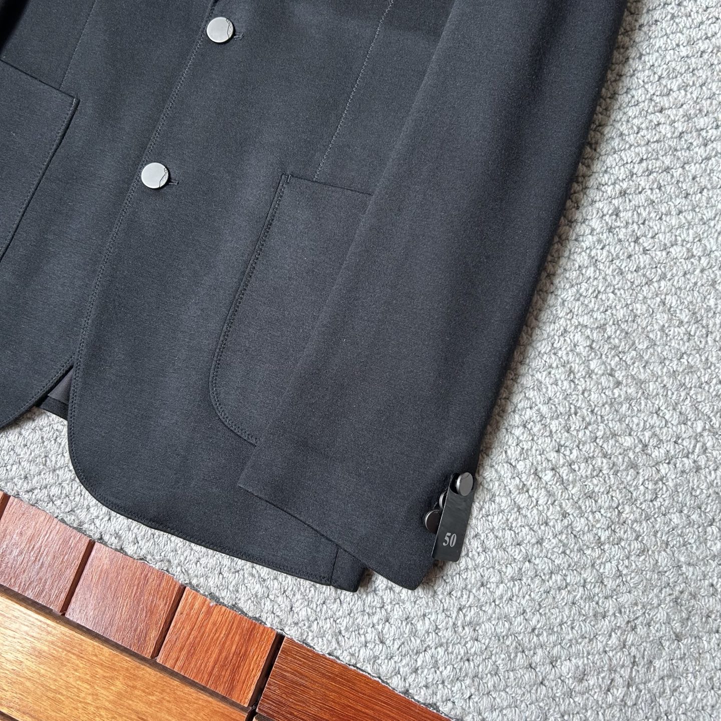 杰尼亚✨、2025新品西装外套，🚀时尚帅气，简约百搭款，定制原版面料，不仅挺括，保持潮流的廓形，又穿着舒