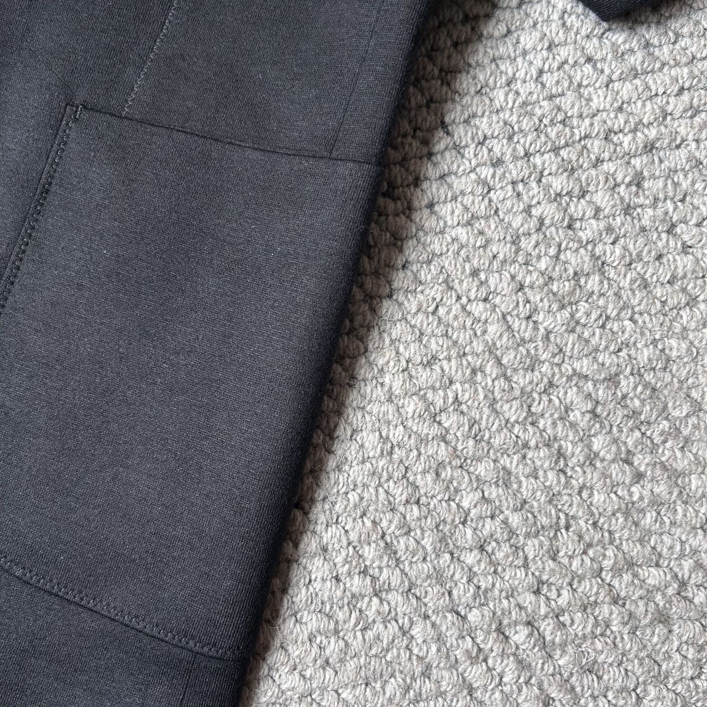 杰尼亚✨、2025新品西装外套，🚀时尚帅气，简约百搭款，定制原版面料，不仅挺括，保持潮流的廓形，又穿着舒