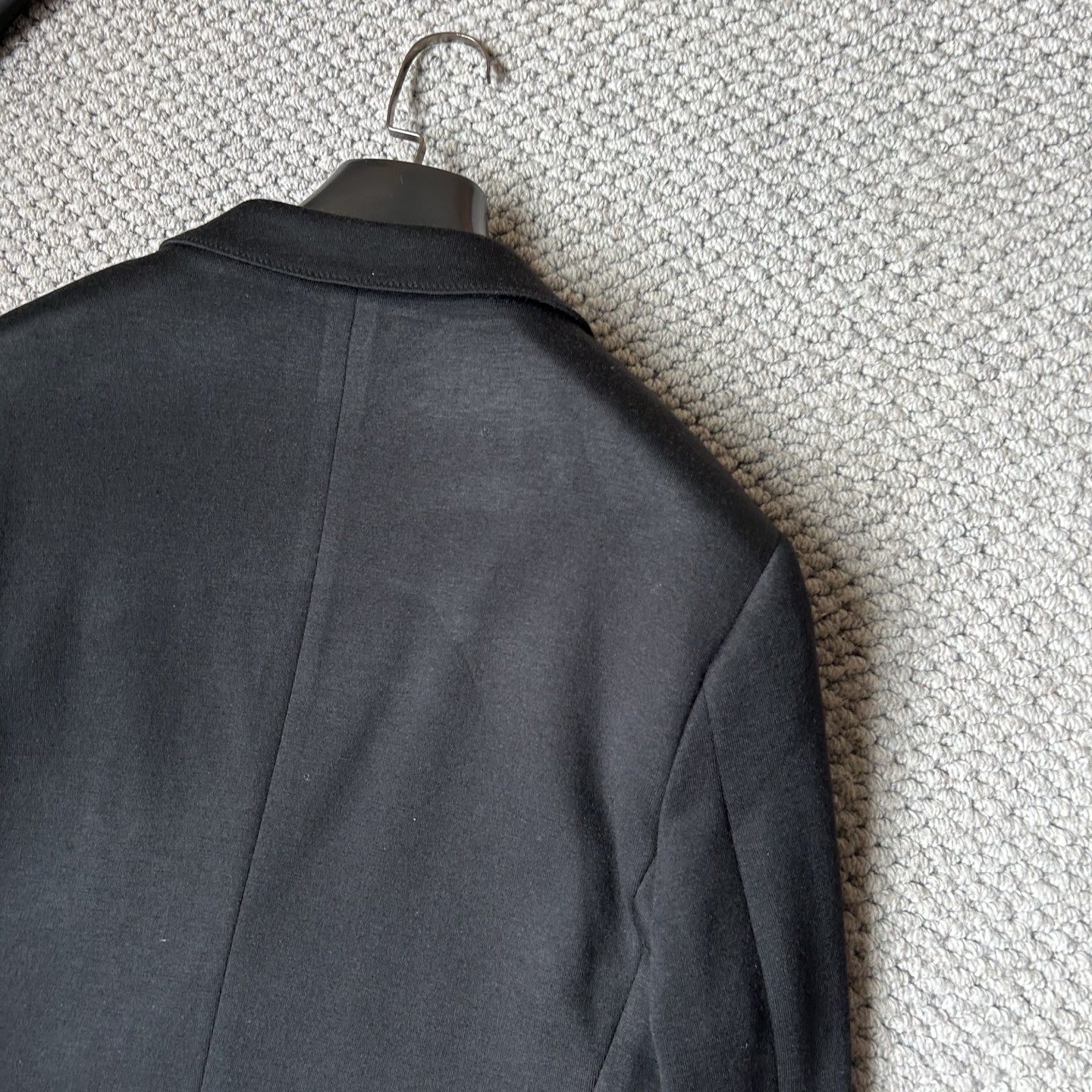 杰尼亚✨、2025新品西装外套，🚀时尚帅气，简约百搭款，定制原版面料，不仅挺括，保持潮流的廓形，又穿着舒