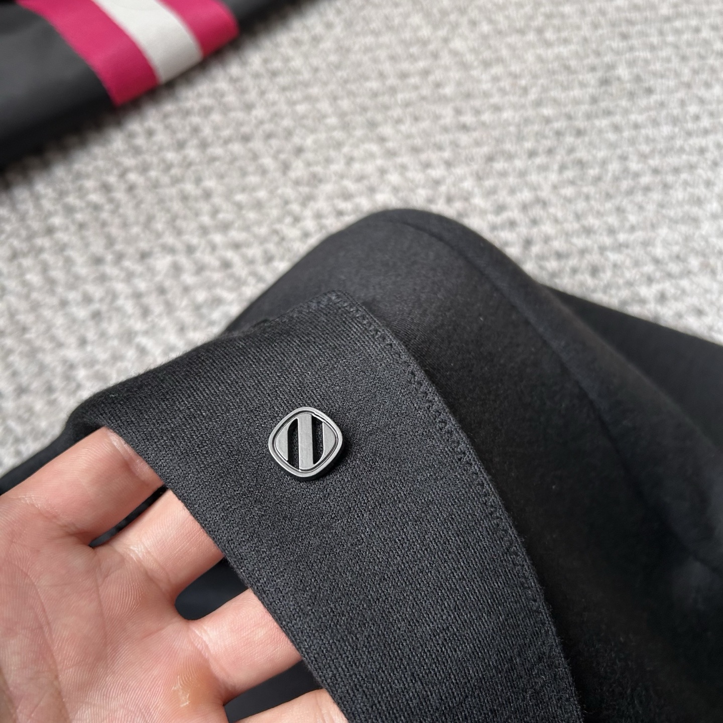 杰尼亚✨、2025新品西装外套，🚀时尚帅气，简约百搭款，定制原版面料，不仅挺括，保持潮流的廓形，又穿着舒