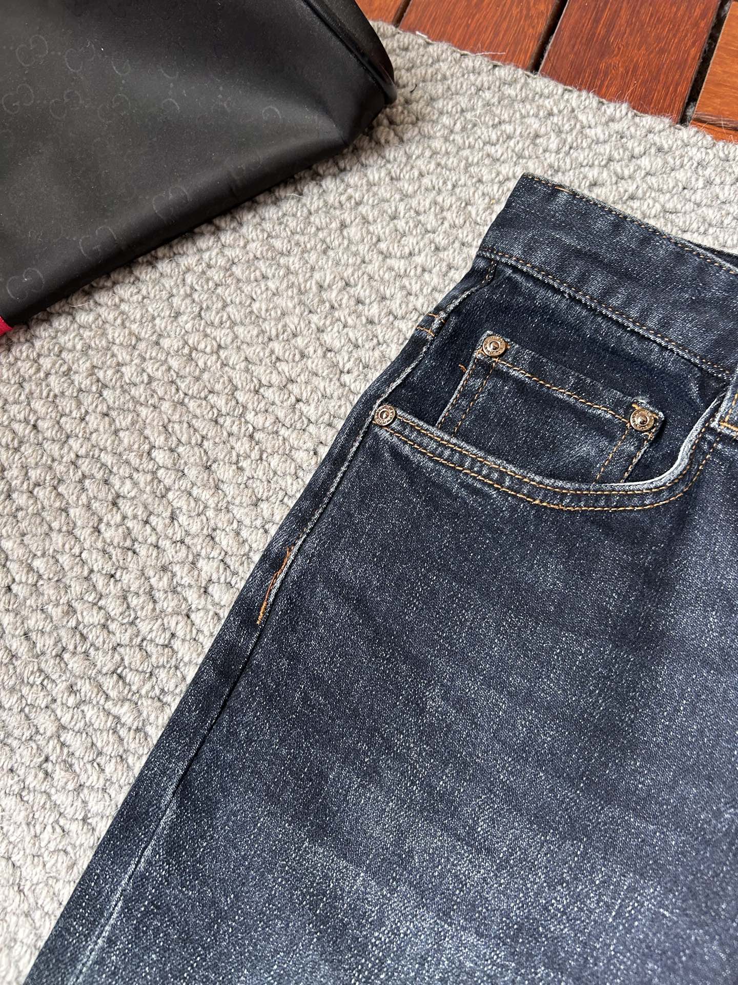 保罗’2025SS秋冬新品重工休闲牛仔裤👖，进口优质水洗弹力面料，上身舒适透气有弹力，客供五金辅料装饰，