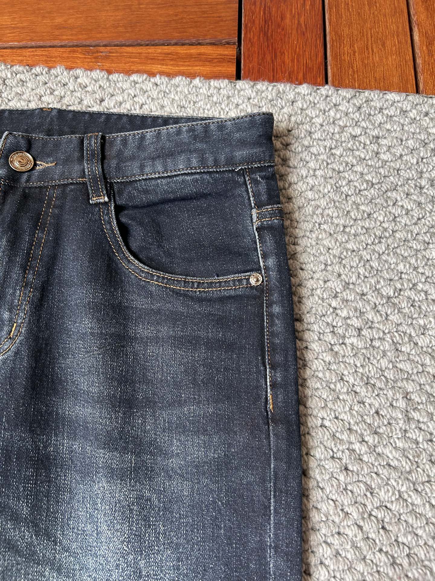 保罗’2025SS秋冬新品重工休闲牛仔裤👖，进口优质水洗弹力面料，上身舒适透气有弹力，客供五金辅料装饰，