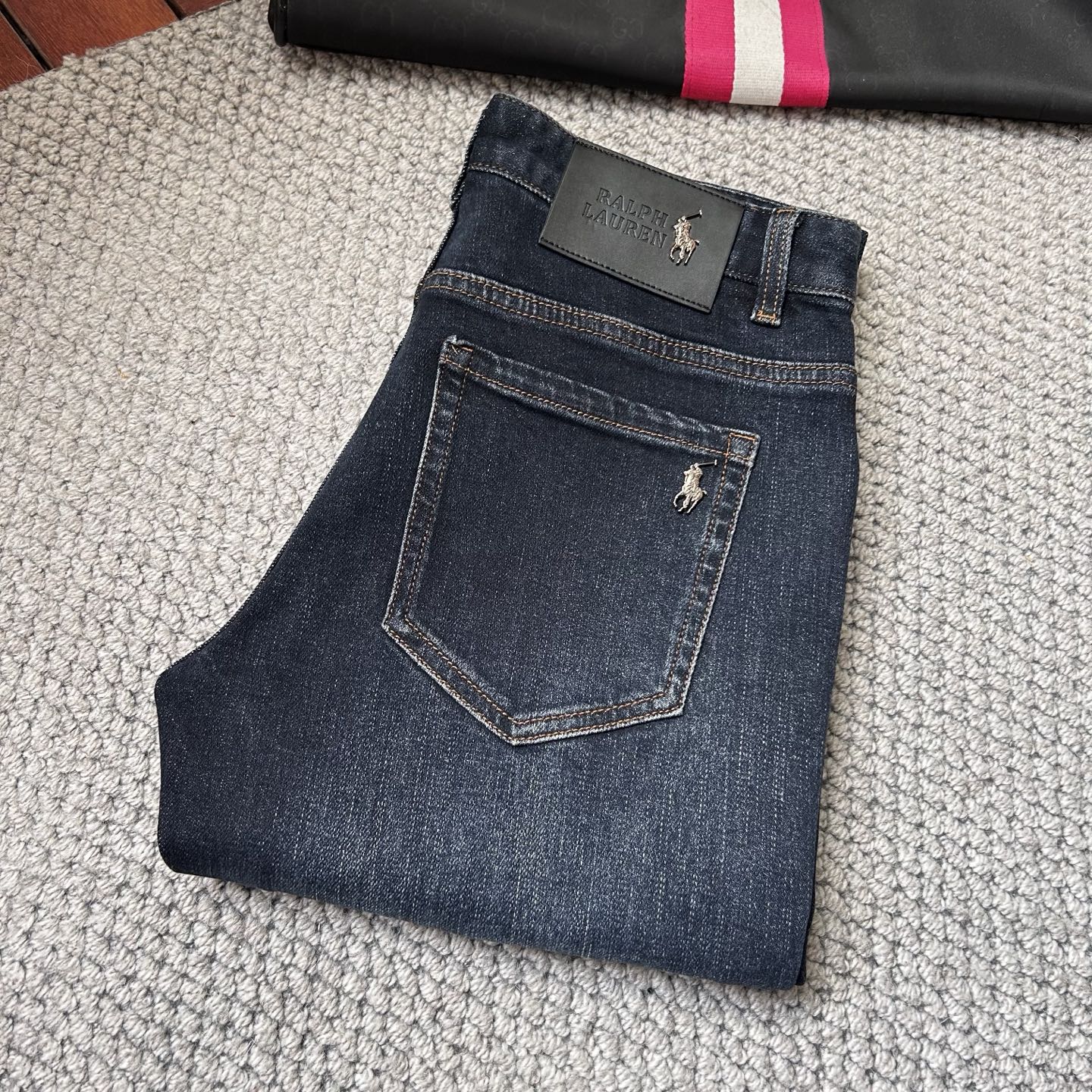 保罗’2025SS秋冬新品重工休闲牛仔裤👖，进口优质水洗弹力面料，上身舒适透气有弹力，客供五金辅料装饰，