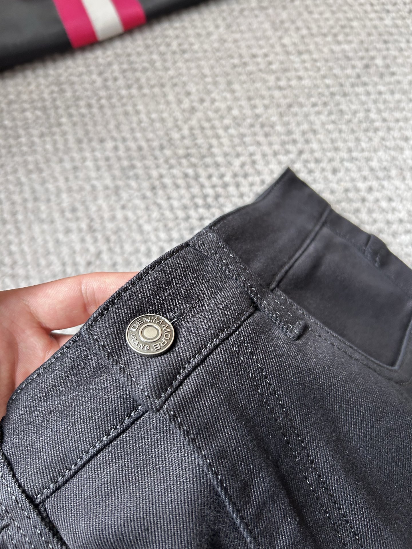 鳄鱼🐊‘’2025SS秋冬新品重工休闲牛仔裤👖，进口优质水洗弹力面料，上身舒适透气有弹力，客供五金辅料装