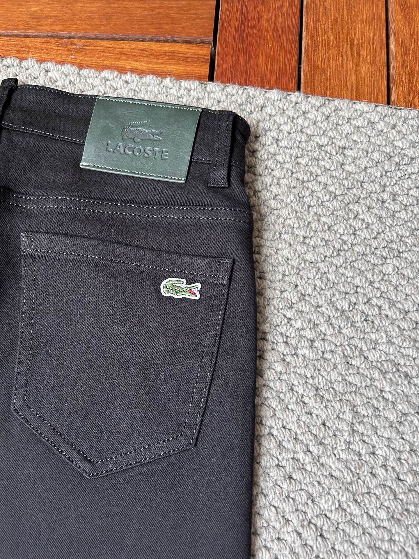 鳄鱼🐊‘’2025SS秋冬新品重工休闲牛仔裤👖，进口优质水洗弹力面料，上身舒适透气有弹力，客供五金辅料装