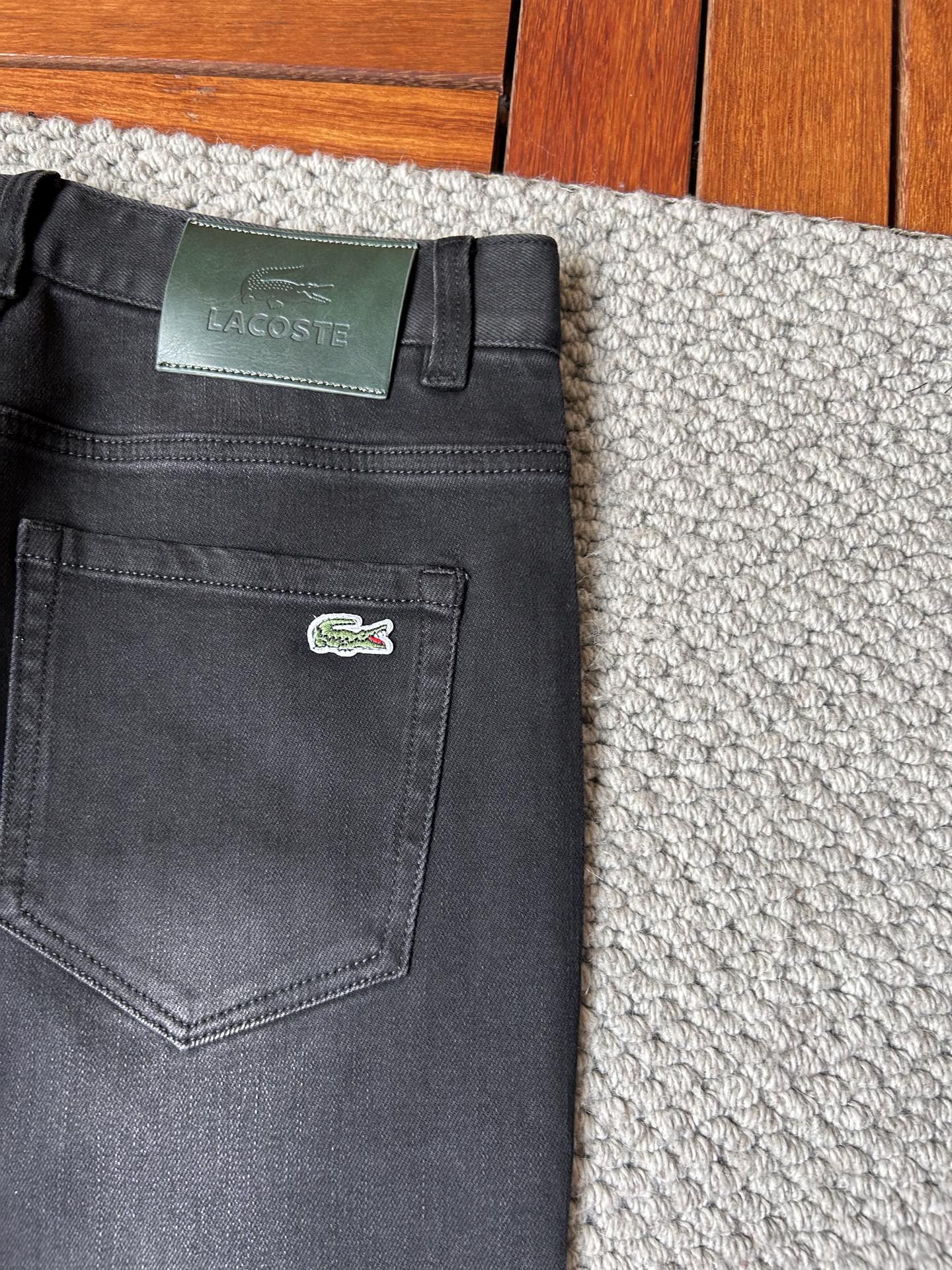 鳄鱼🐊‘’2025SS秋冬新品重工休闲牛仔裤👖，进口优质水洗弹力面料，上身舒适透气有弹力，客供五金辅料装