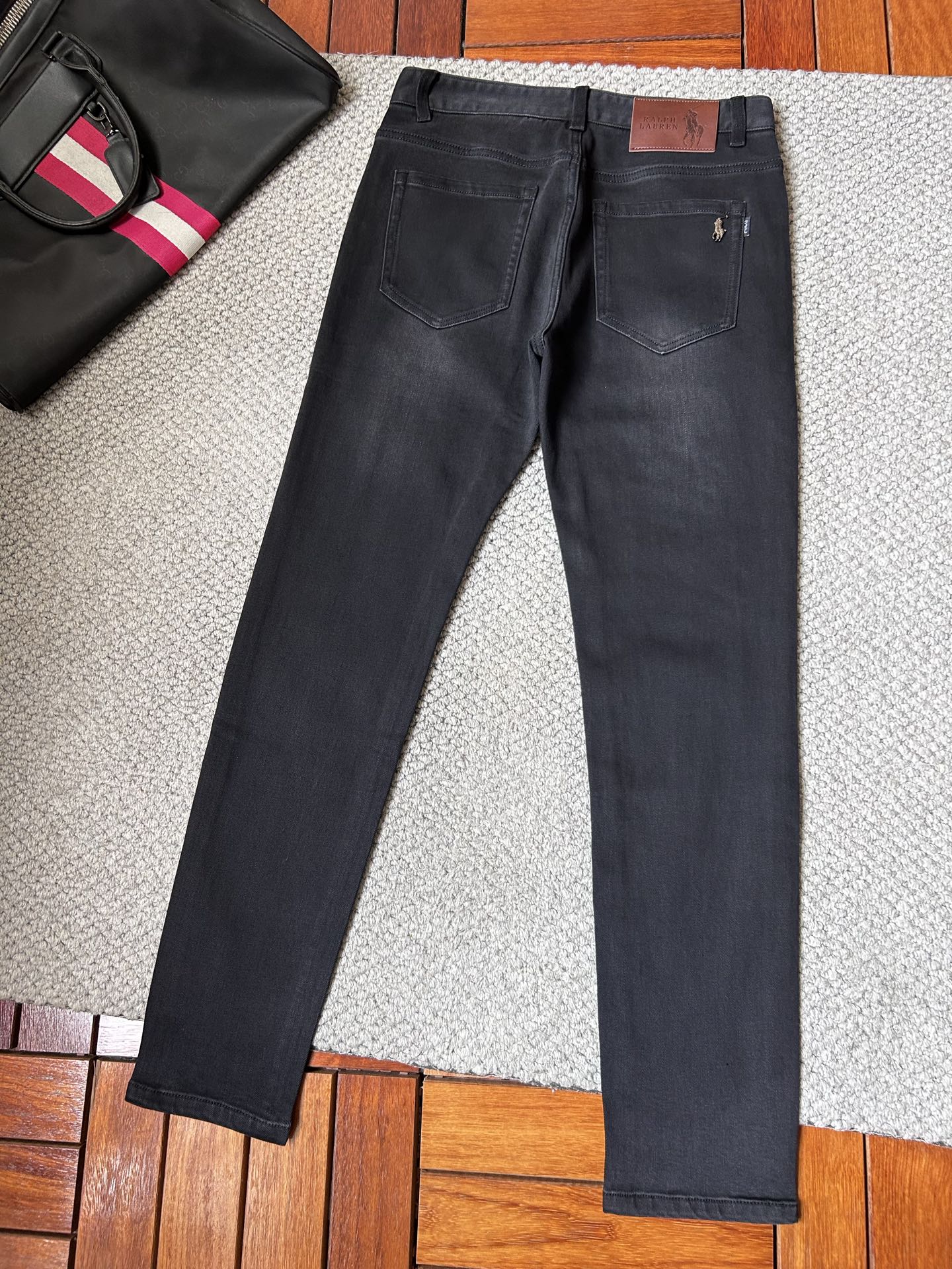 保罗‘’2025SS秋冬新品重工休闲牛仔裤👖，进口优质水洗弹力面料，上身舒适透气有弹力，客供五金辅料装饰