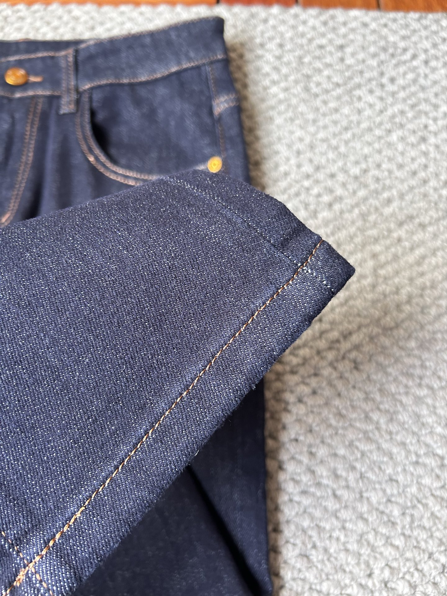 LV‘’2025SS秋冬新品重工休闲牛仔裤👖，进口优质水洗弹力面料，上身舒适透气有弹力，客供五金辅料装饰