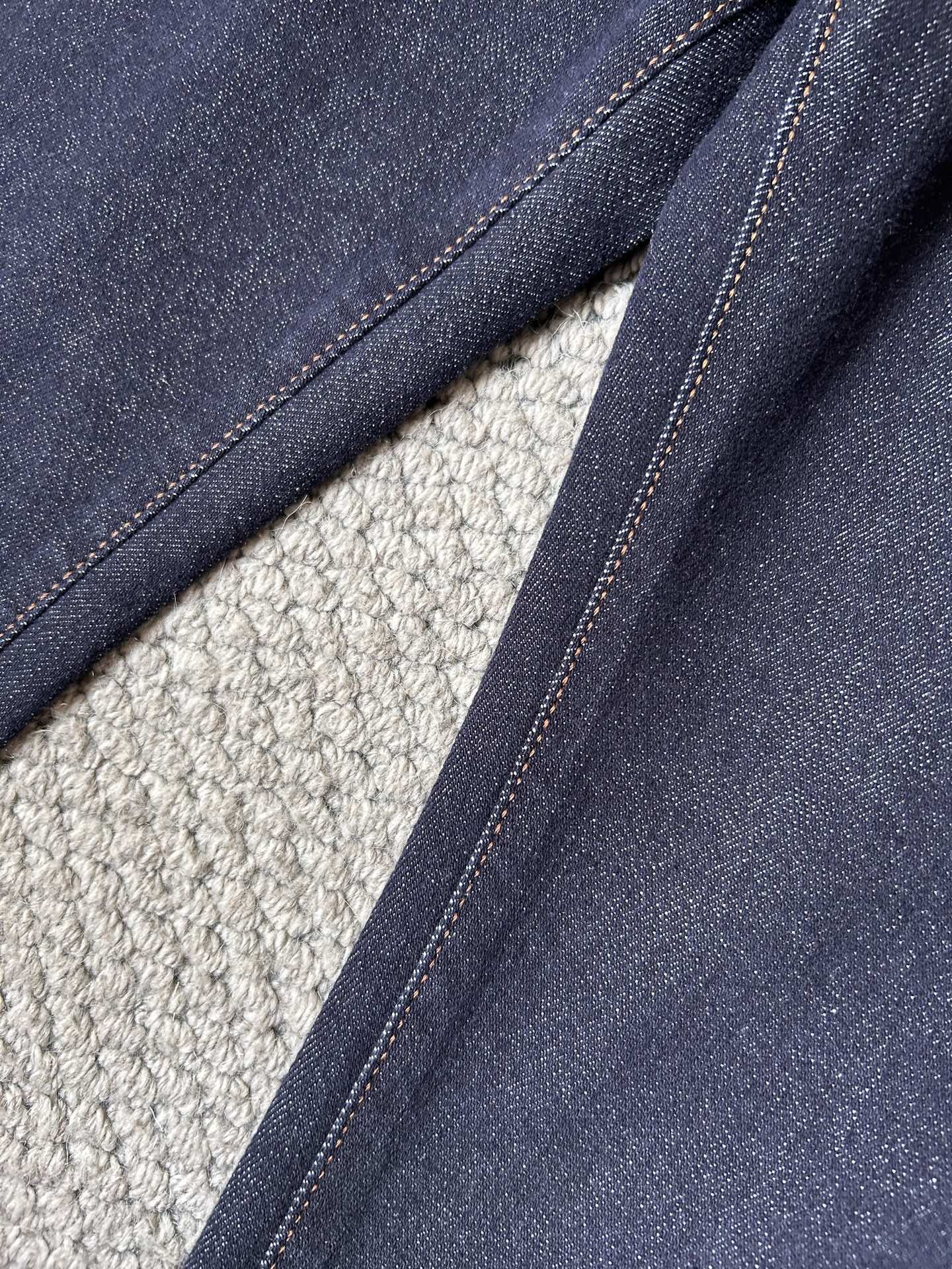 LV‘’2025SS秋冬新品重工休闲牛仔裤👖，进口优质水洗弹力面料，上身舒适透气有弹力，客供五金辅料装饰