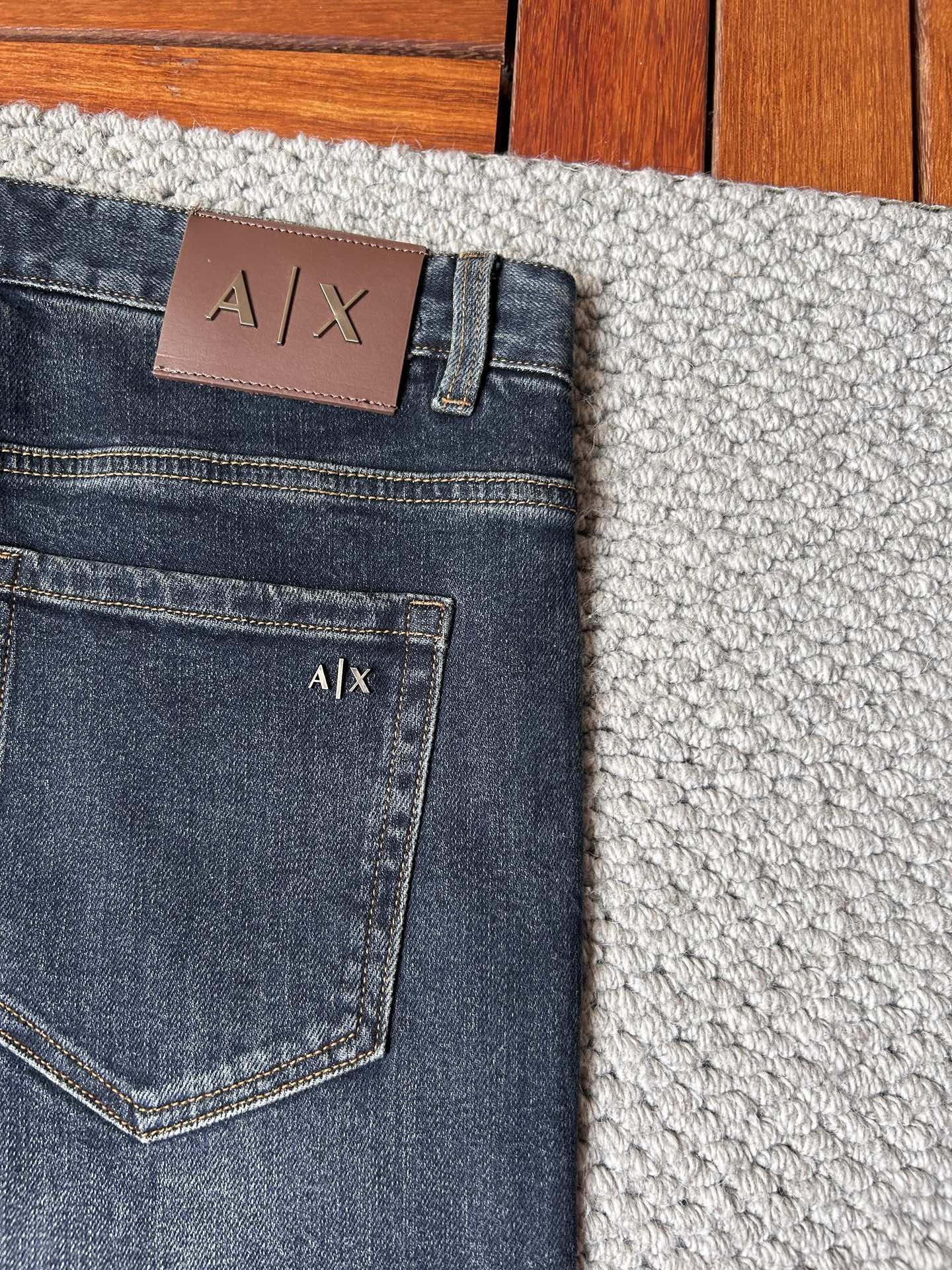 阿玛‘’2025SS秋冬新品重工休闲牛仔裤👖，进口优质水洗弹力面料，上身舒适透气有弹力，客供五金辅料装饰