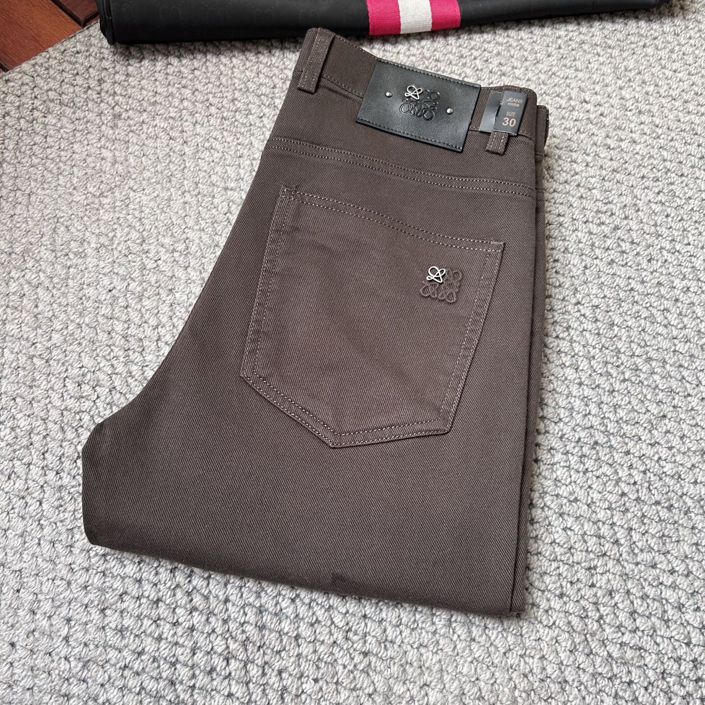 罗意*秋冬🔥🔥ss秋冬新品，官网同步有售，男士高端休闲牛仔裤，高端进口面料，带弹力，，五搭配，即经典又时