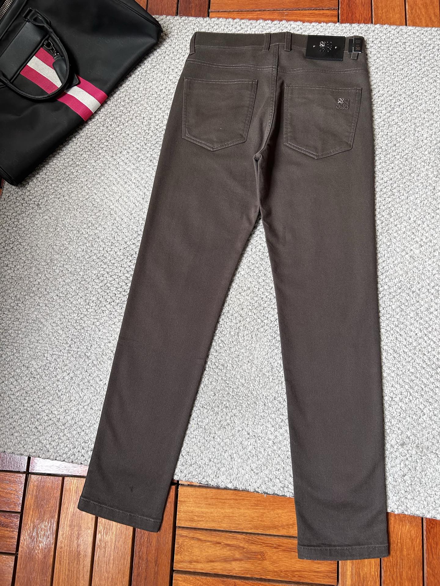 罗意*秋冬🔥🔥ss秋冬新品，官网同步有售，男士高端休闲牛仔裤，高端进口面料，带弹力，，五搭配，即经典又时