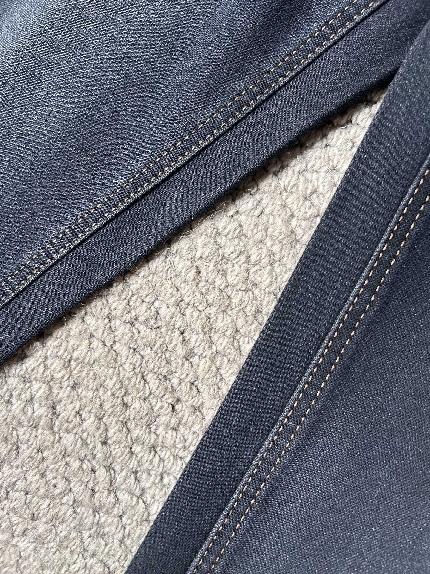 普拉达^_^*秋冬🔥🔥ss秋冬新品，官网同步有售，男士高端休闲牛仔裤，高端进口面料，带弹力，，五搭配，即