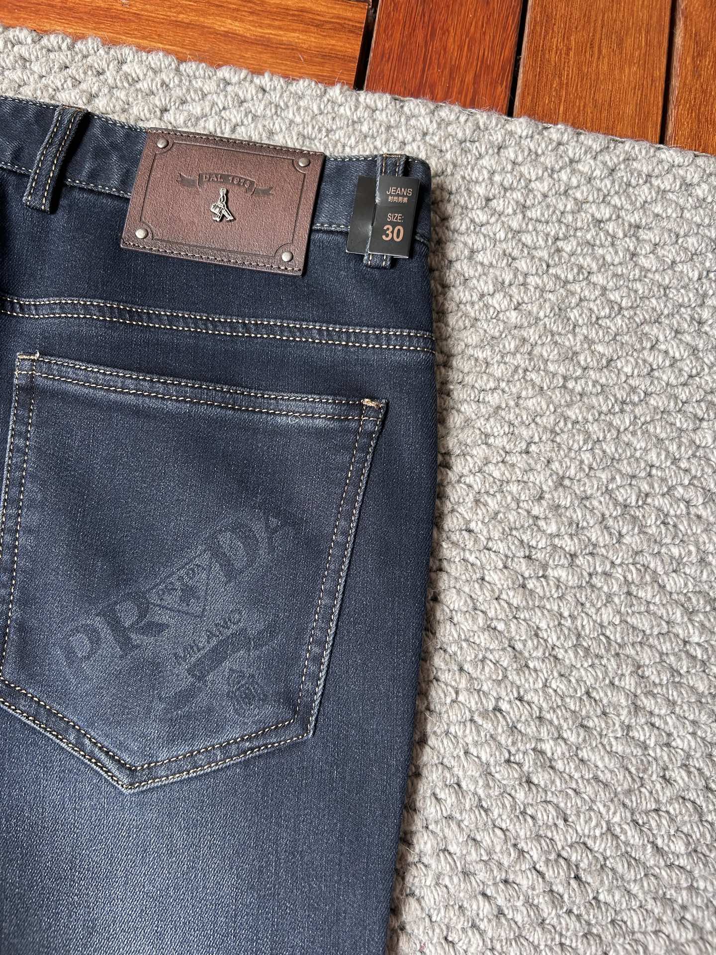 普拉达^_^*秋冬🔥🔥ss秋冬新品，官网同步有售，男士高端休闲牛仔裤，高端进口面料，带弹力，，五搭配，即