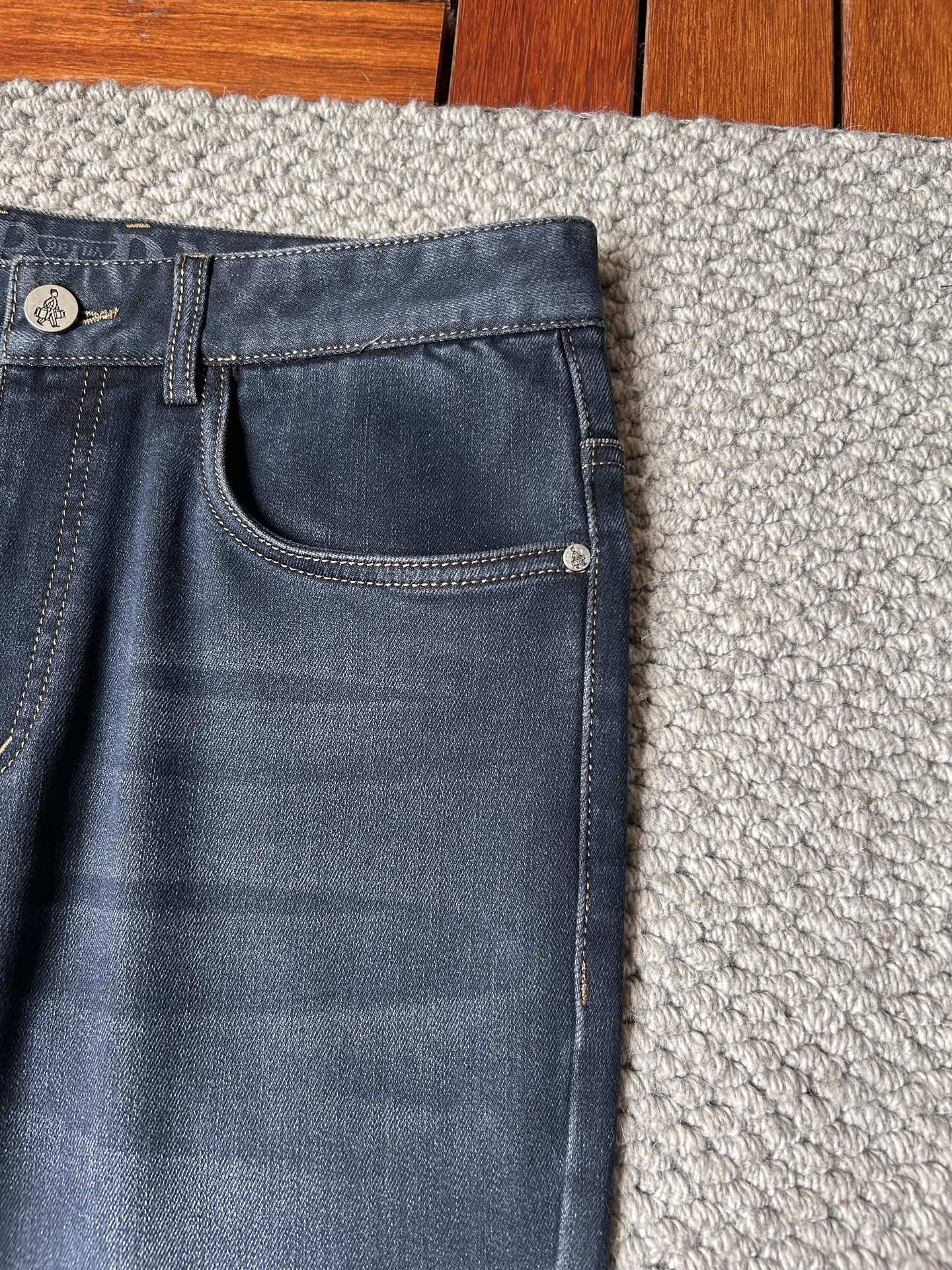 普拉达^_^*秋冬🔥🔥ss秋冬新品，官网同步有售，男士高端休闲牛仔裤，高端进口面料，带弹力，，五搭配，即