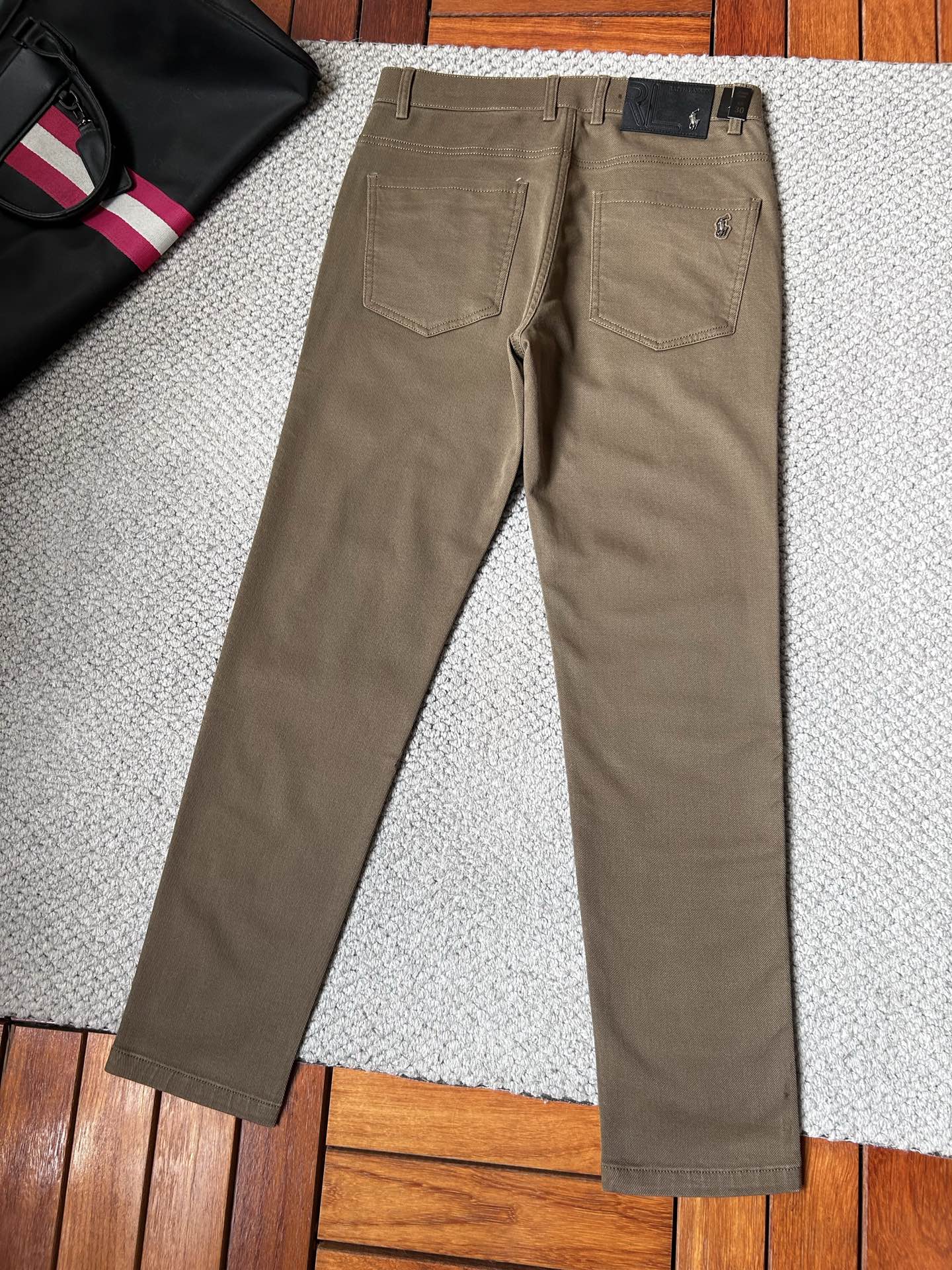 保*秋冬🔥🔥ss秋冬新品，官网同步有售，男士高端休闲牛仔裤，高端进口面料，带弹力，，五搭配，即经典又时尚