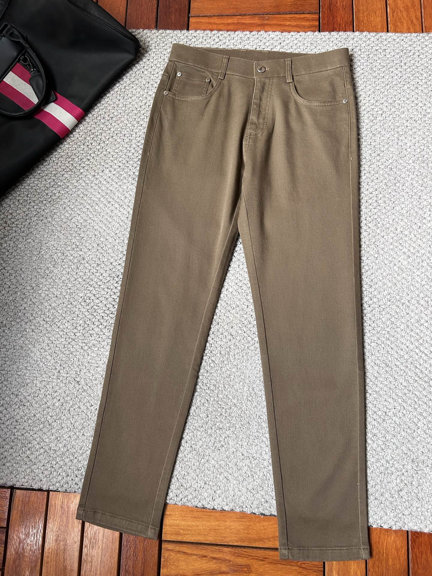 保*秋冬🔥🔥ss秋冬新品，官网同步有售，男士高端休闲牛仔裤，高端进口面料，带弹力，，五搭配，即经典又时尚