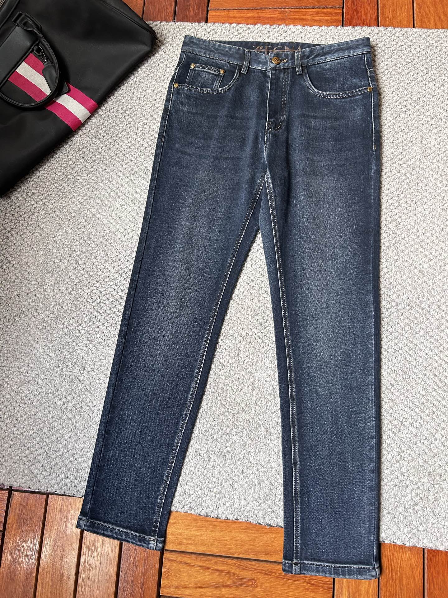 杰尼*秋冬🔥🔥ss秋冬新品，官网同步有售，男士高端休闲牛仔裤，高端进口面料，带弹力，，五搭配，即经典又时