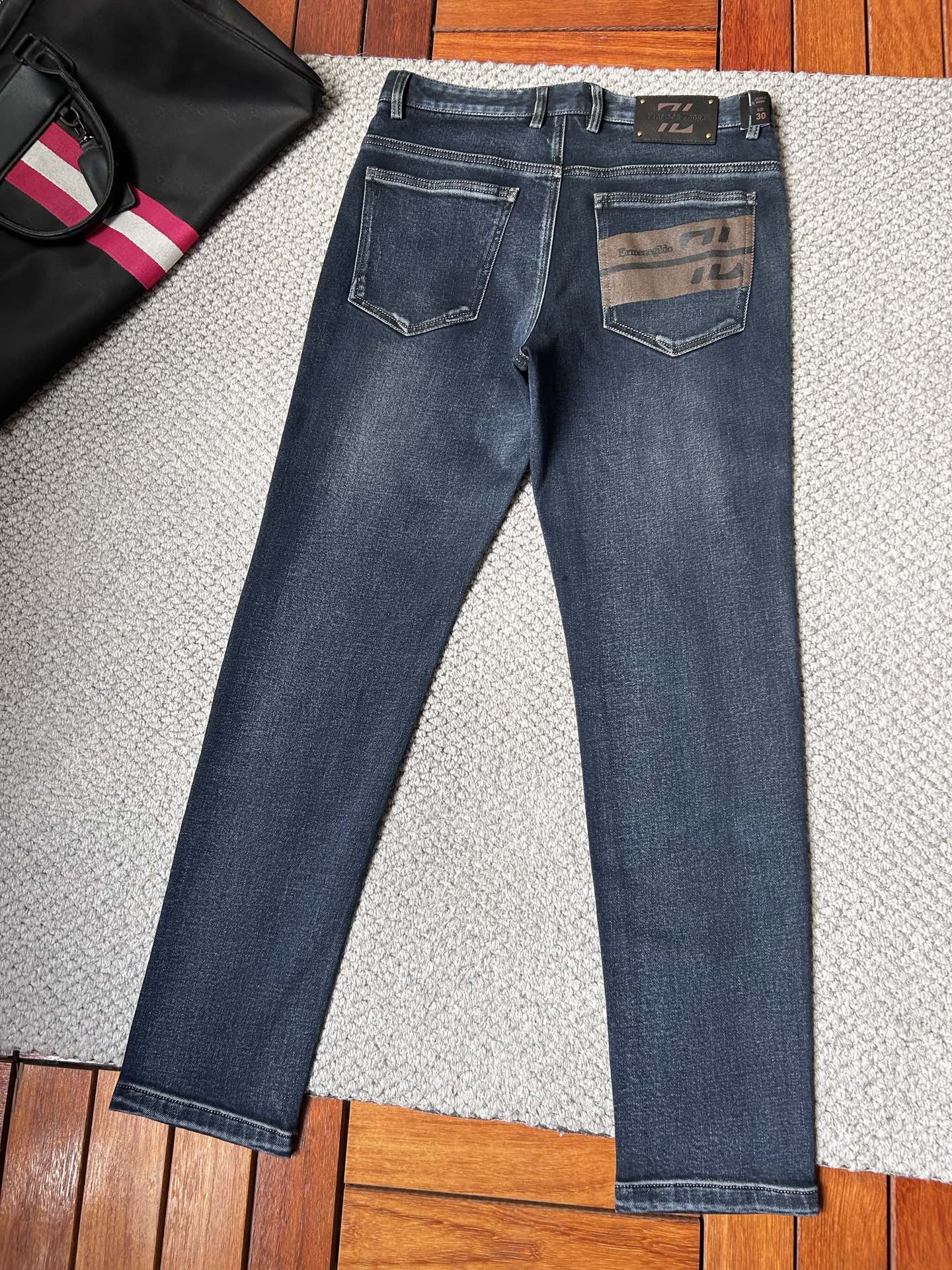 杰尼*秋冬🔥🔥ss秋冬新品，官网同步有售，男士高端休闲牛仔裤，高端进口面料，带弹力，，五搭配，即经典又时