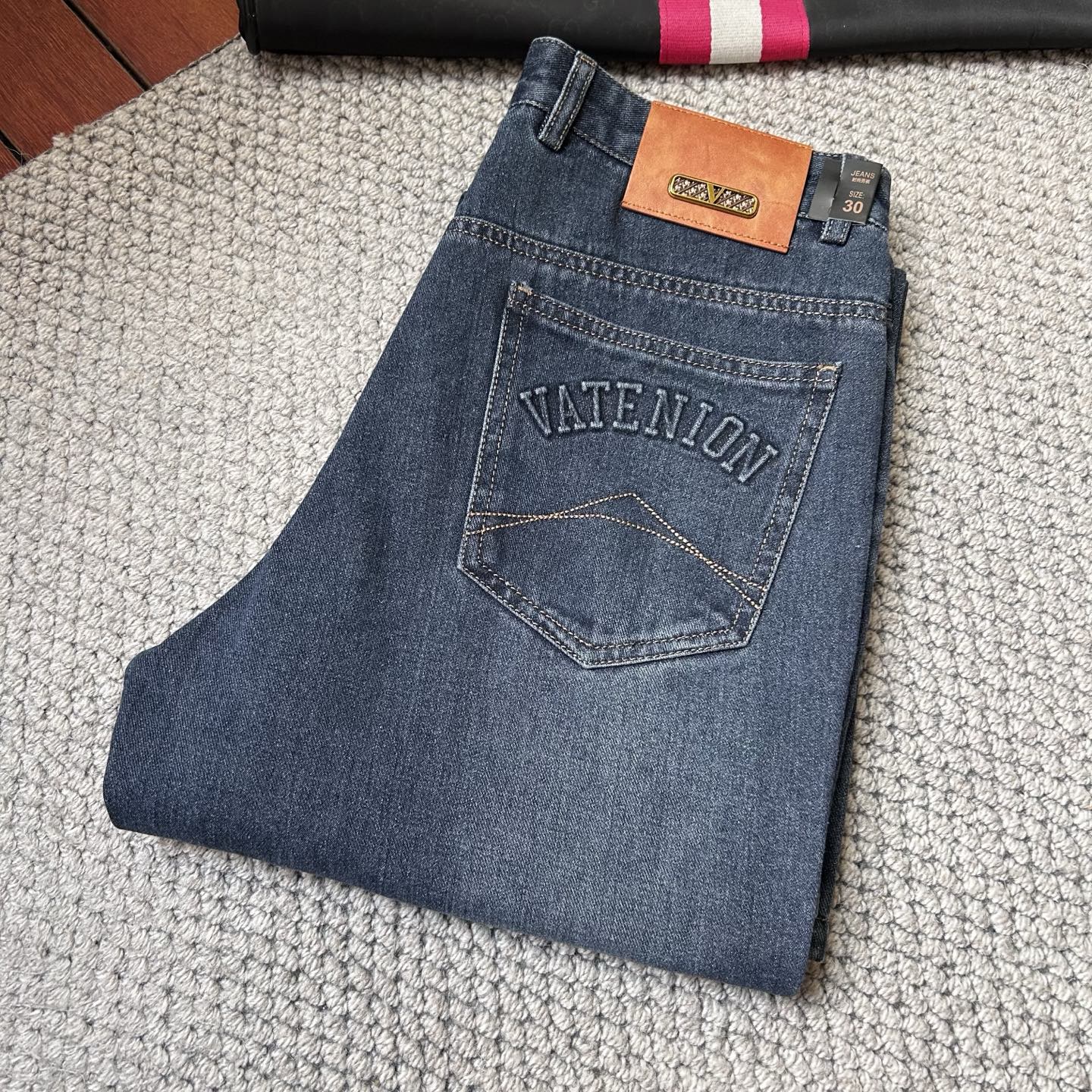 华伦天*秋冬🔥🔥ss秋冬新品，官网同步有售，男士高端休闲牛仔裤，高端进口面料，带弹力，，五搭配，即经典又