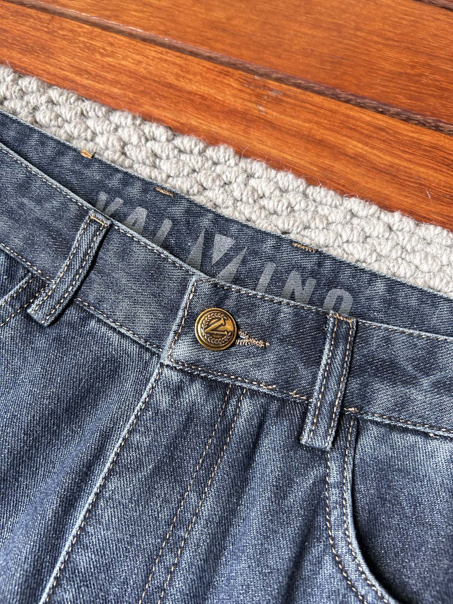 华伦天*秋冬🔥🔥ss秋冬新品，官网同步有售，男士高端休闲牛仔裤，高端进口面料，带弹力，，五搭配，即经典又