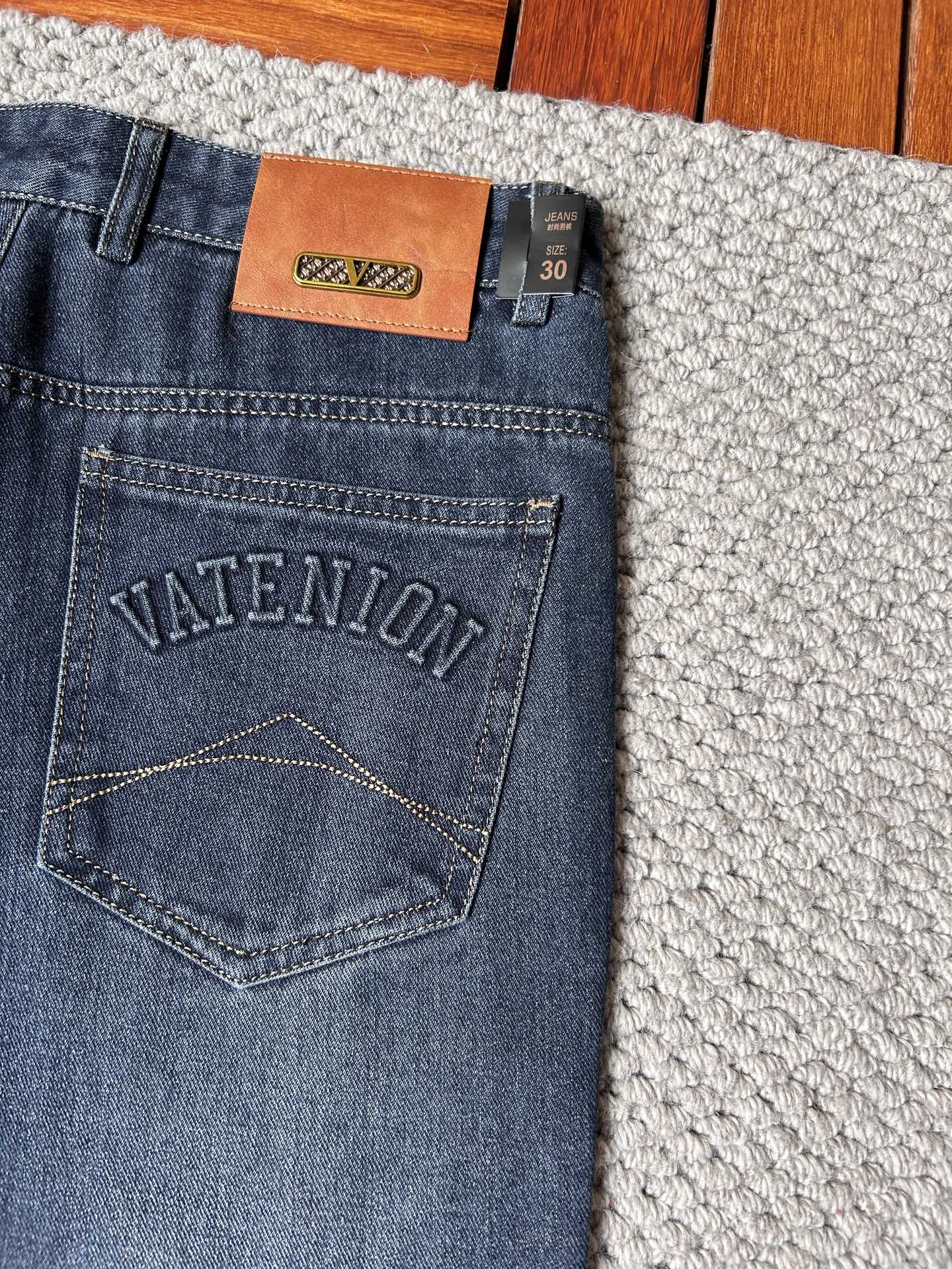 华伦天*秋冬🔥🔥ss秋冬新品，官网同步有售，男士高端休闲牛仔裤，高端进口面料，带弹力，，五搭配，即经典又