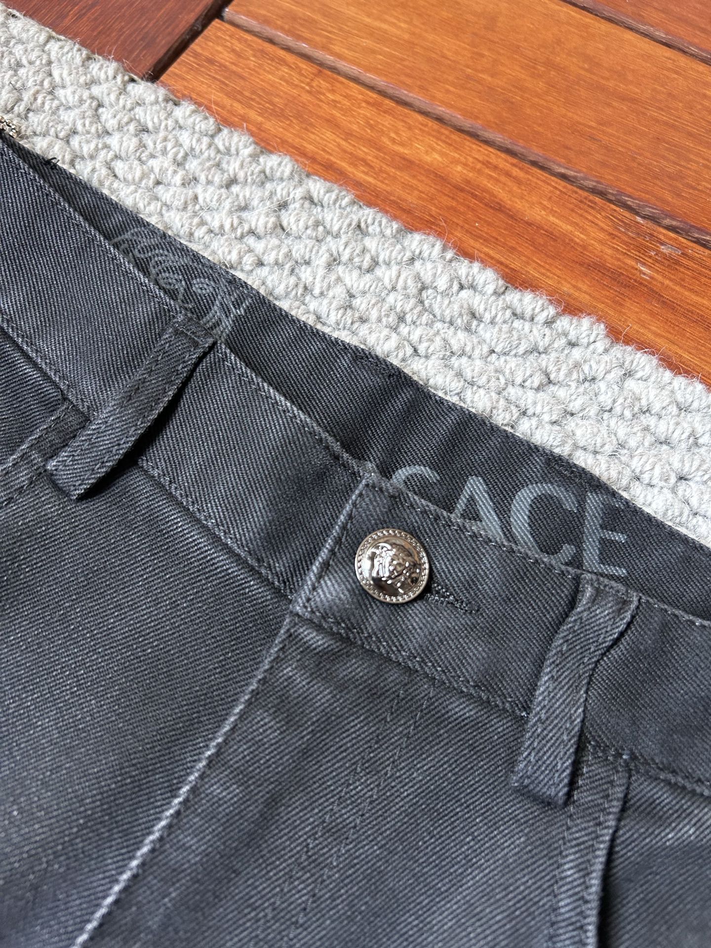 范思*秋冬🔥🔥ss秋冬新品，官网同步有售，男士高端休闲牛仔裤，高端进口面料，带弹力，，五搭配，即经典又时