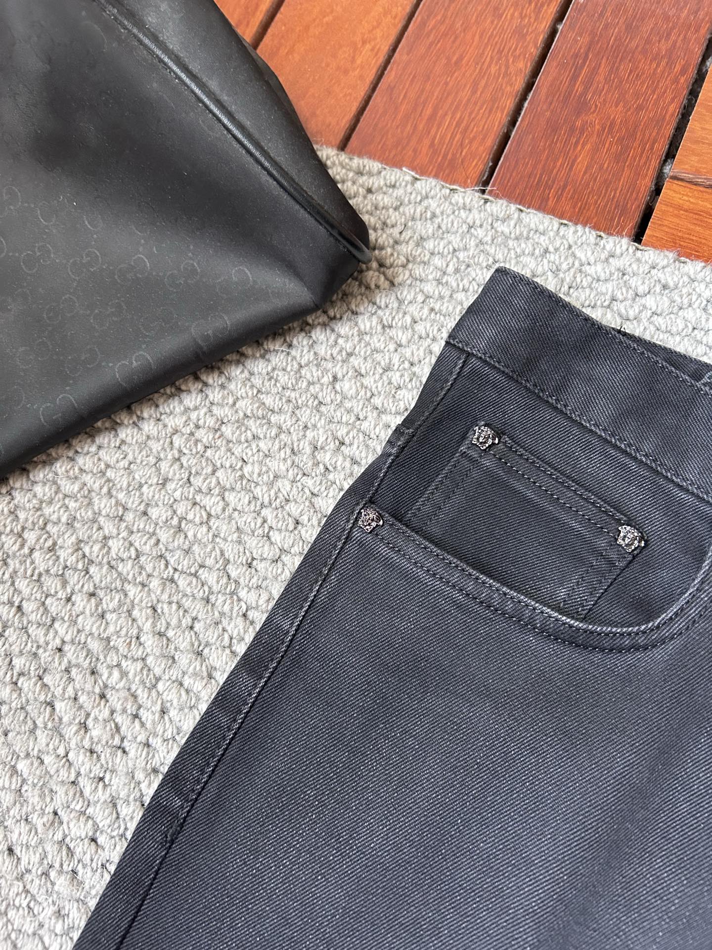 范思*秋冬🔥🔥ss秋冬新品，官网同步有售，男士高端休闲牛仔裤，高端进口面料，带弹力，，五搭配，即经典又时